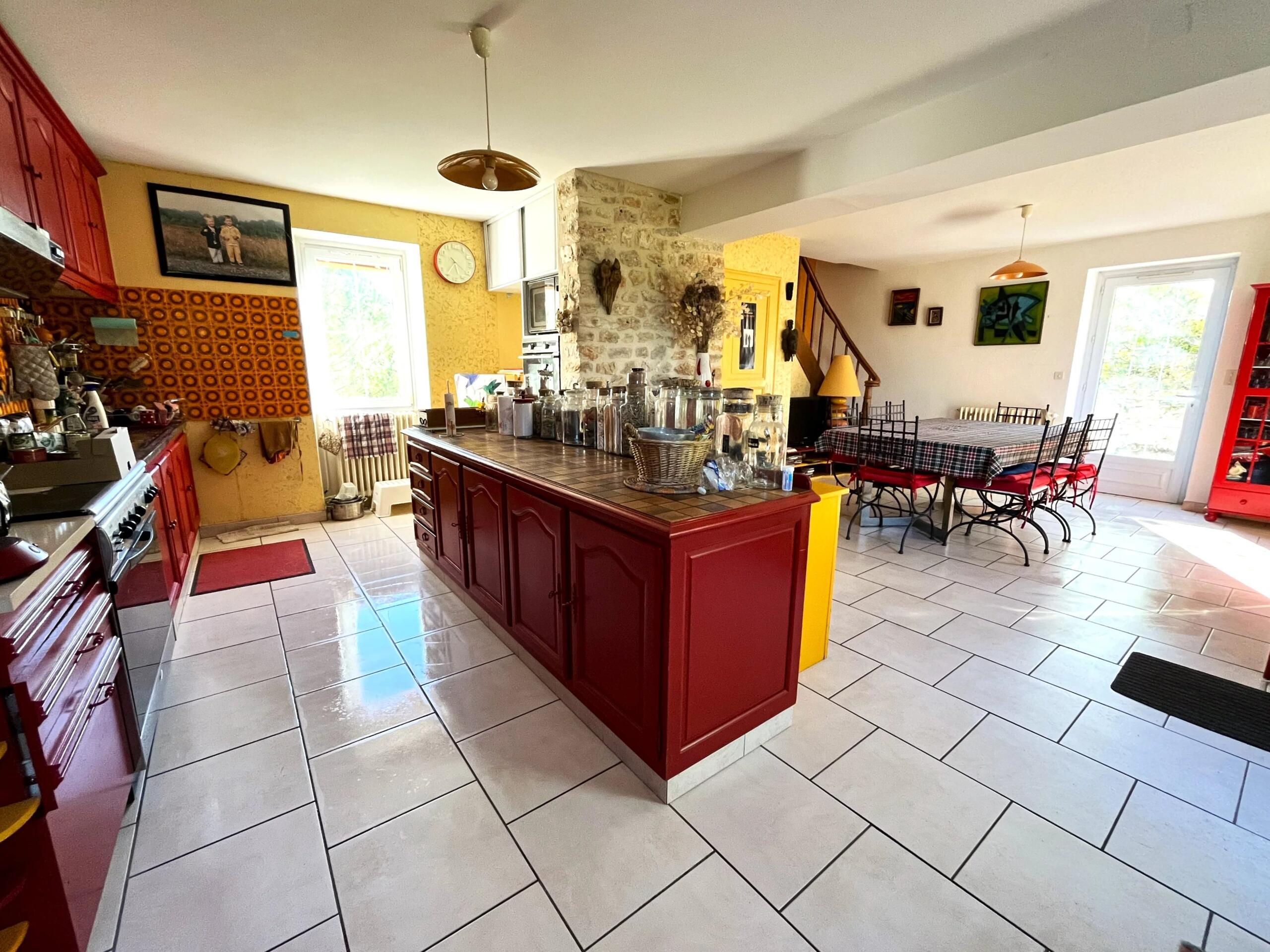 Impressive maison de maître with two barns, cazelle and bread oven close to Saint-Cirq-Lapopie, Midi-Pyrénées – France – BVI85124