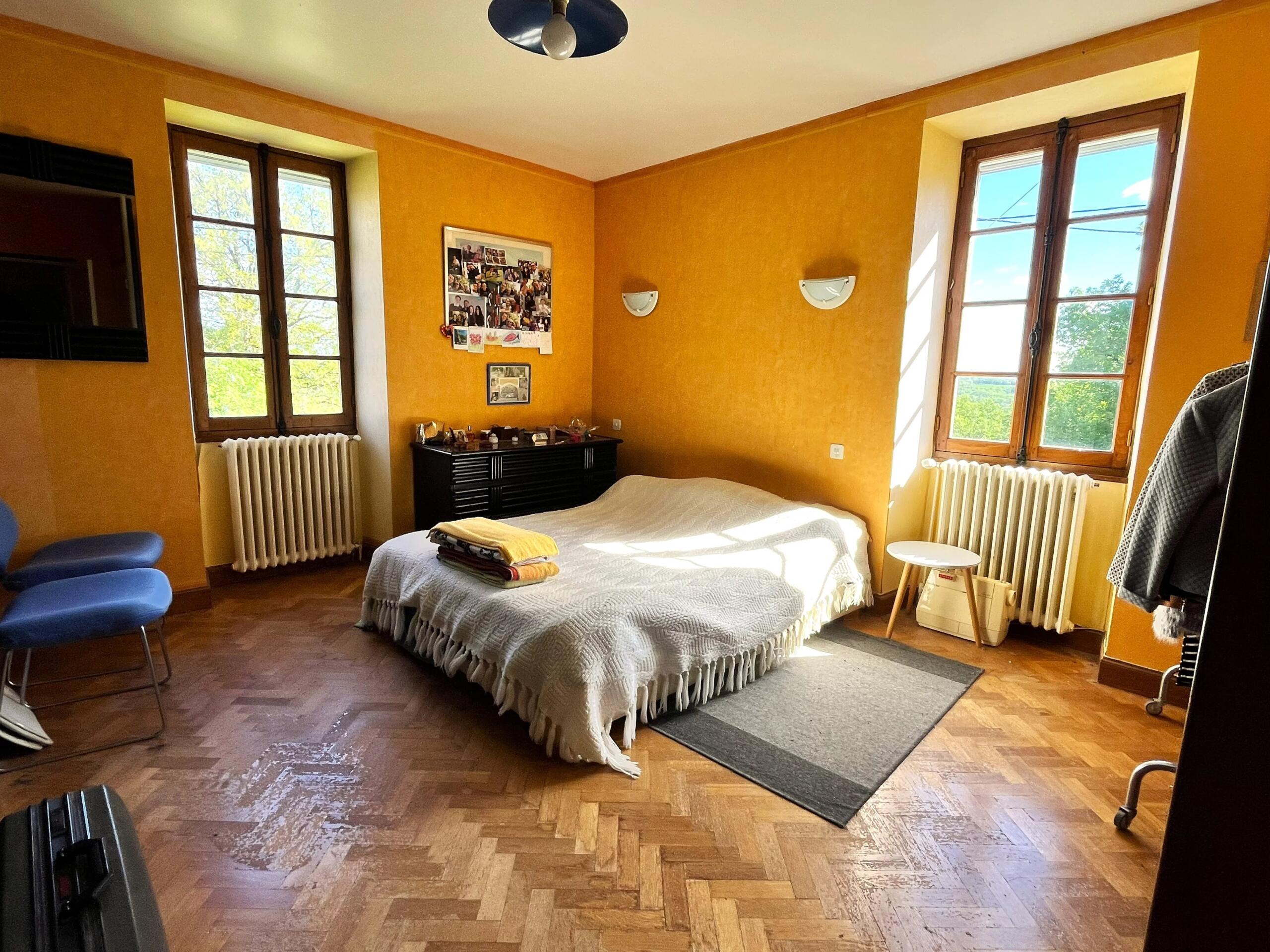 Impressive maison de maître with two barns, cazelle and bread oven close to Saint-Cirq-Lapopie, Midi-Pyrénées – France – BVI85124