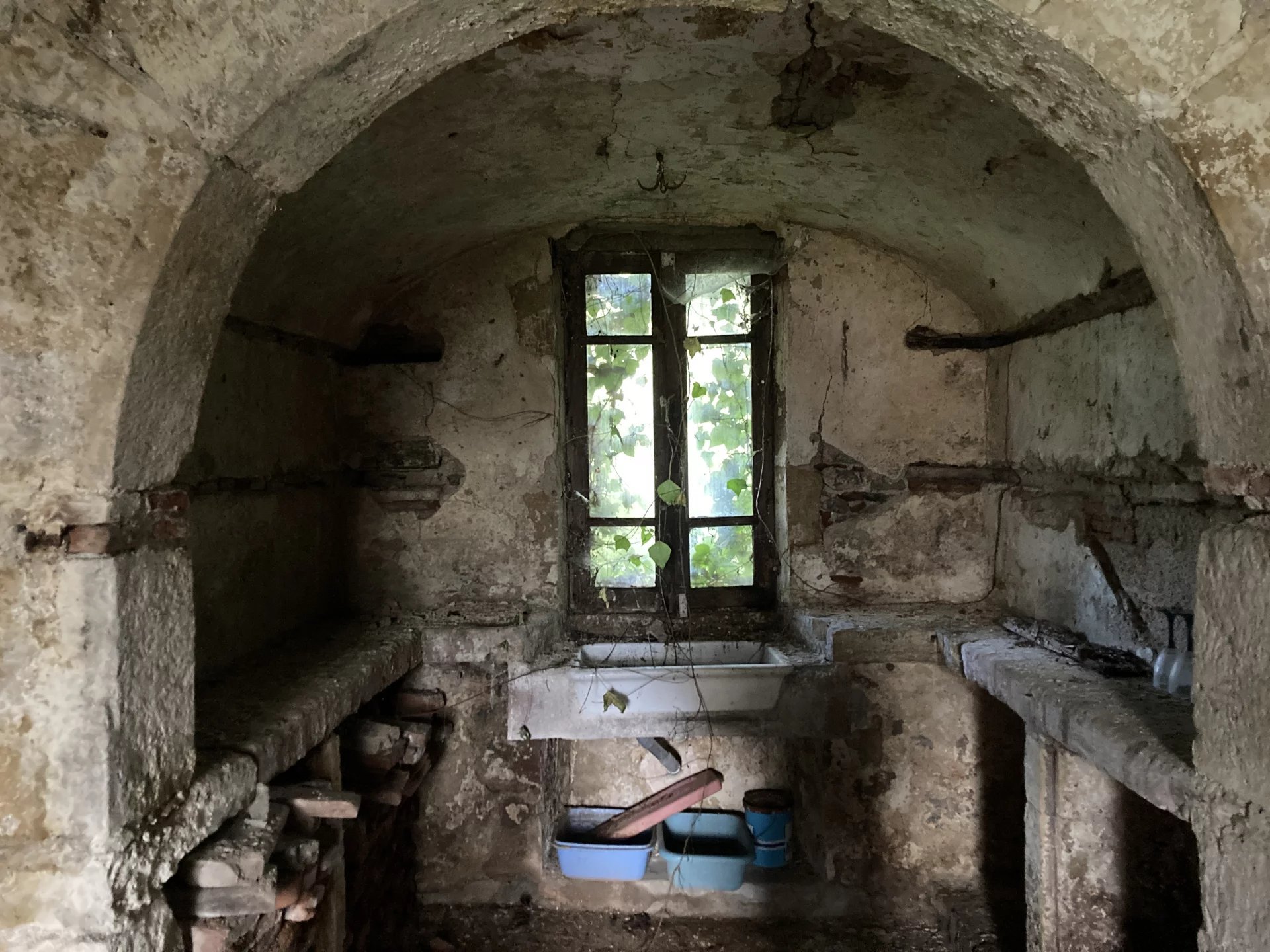 Sector Capdenac. Character property in need of complete renovation, close to Figeac, Midi-Pyrénées – France – BVI68040