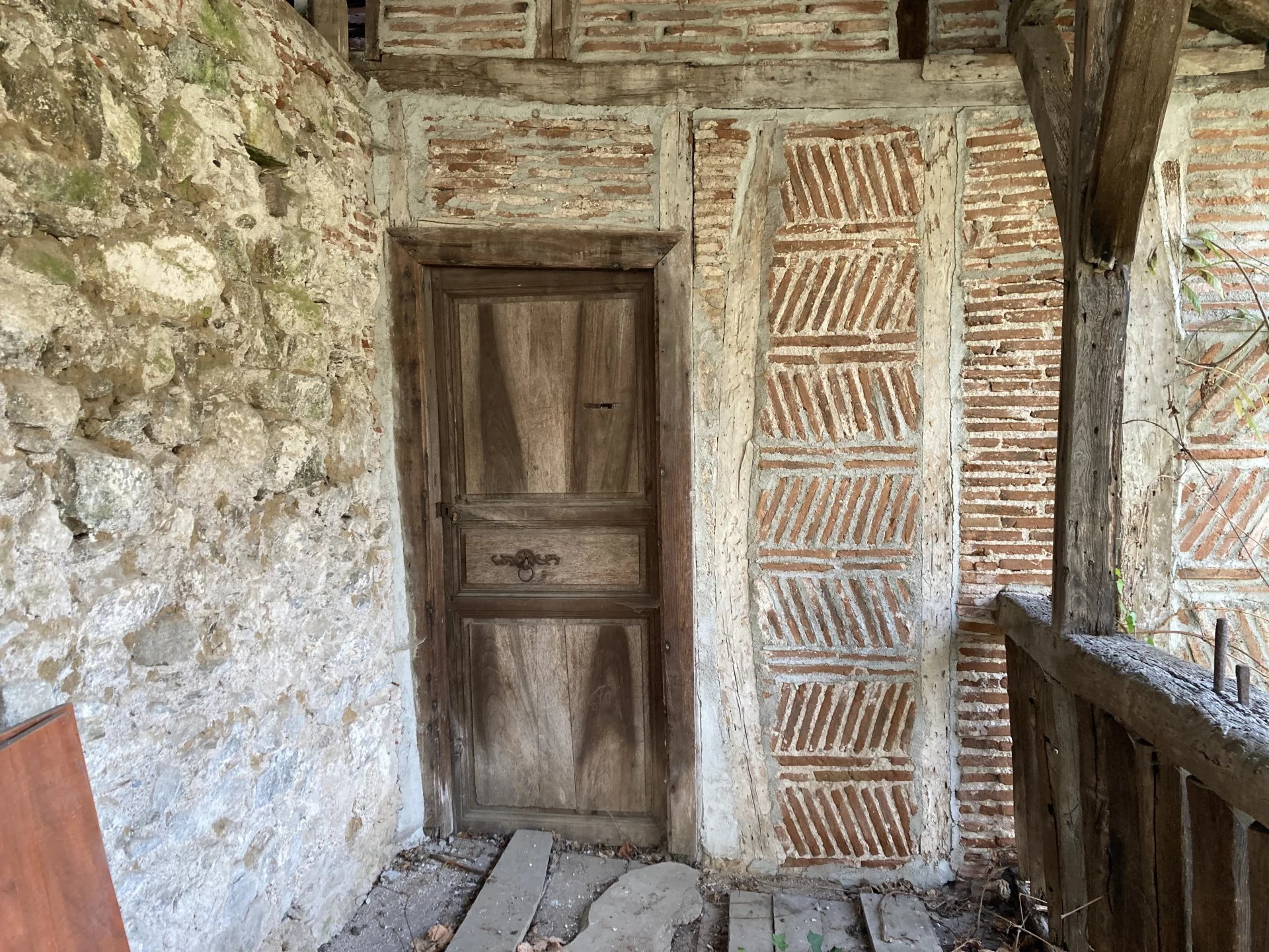 Sector Capdenac. Character property in need of complete renovation, close to Figeac, Midi-Pyrénées – France – BVI68040