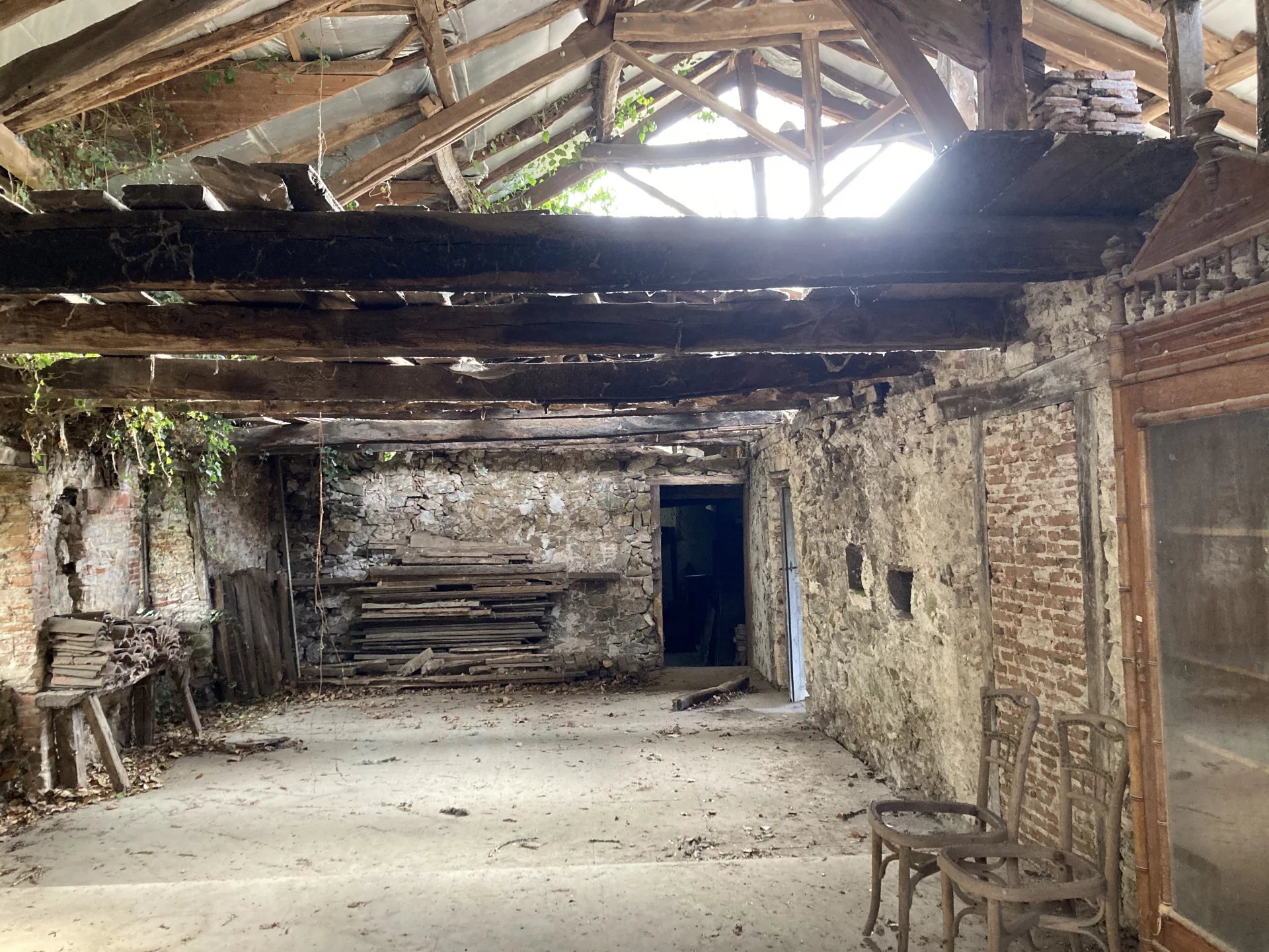 Sector Capdenac. Character property in need of complete renovation, close to Figeac, Midi-Pyrénées – France – BVI68040