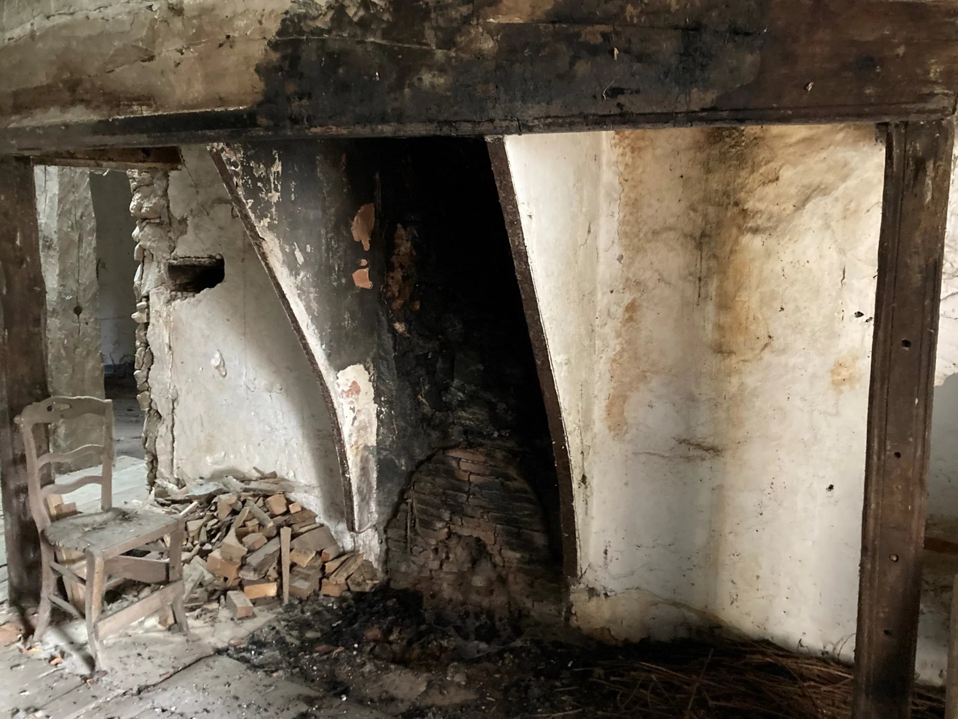 Sector Capdenac. Character property in need of complete renovation, close to Figeac, Midi-Pyrénées – France – BVI68040