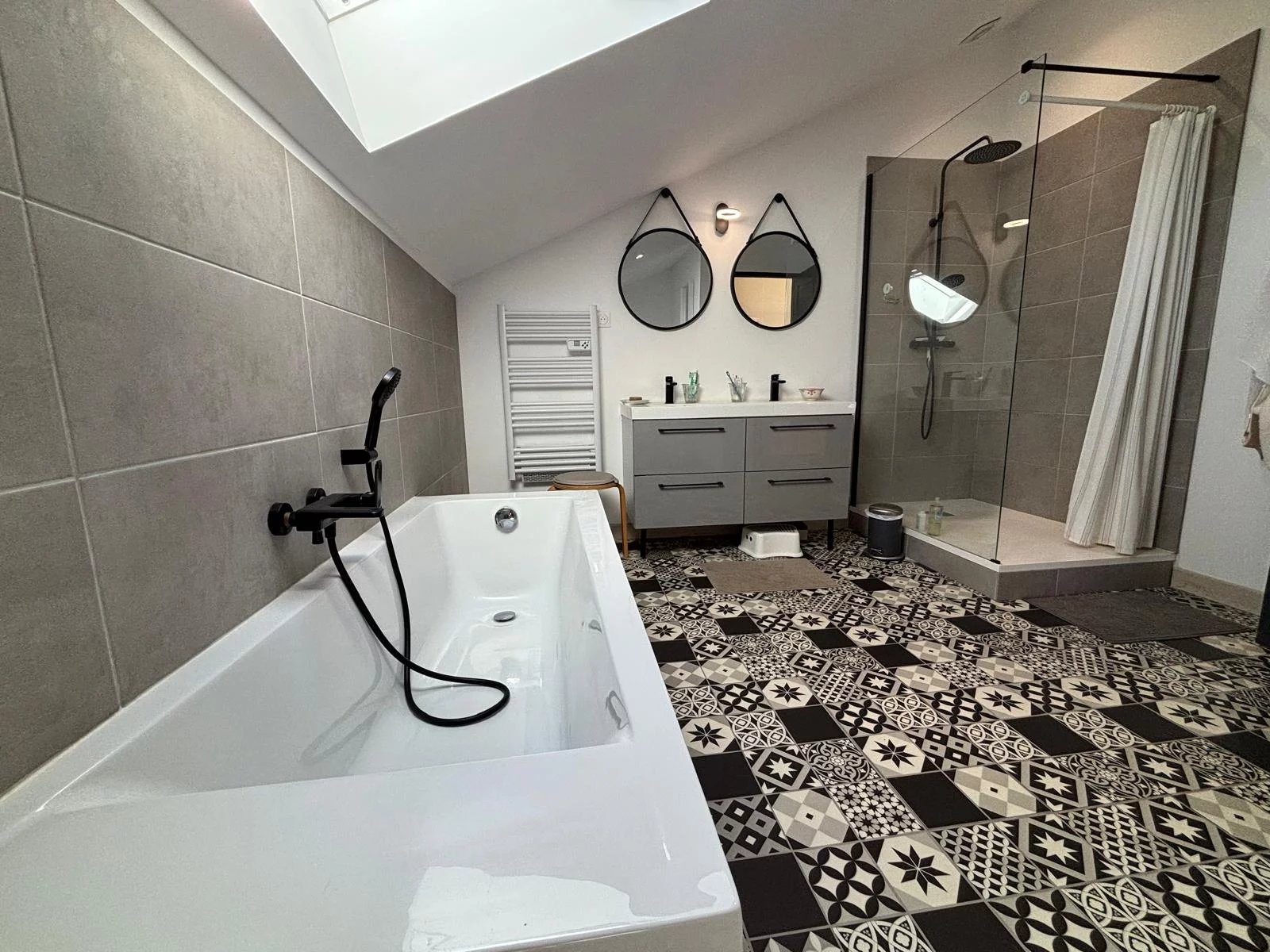 Gorgeous renovated, light and bright family home in quiet location, Aquitaine – France – BVI85209