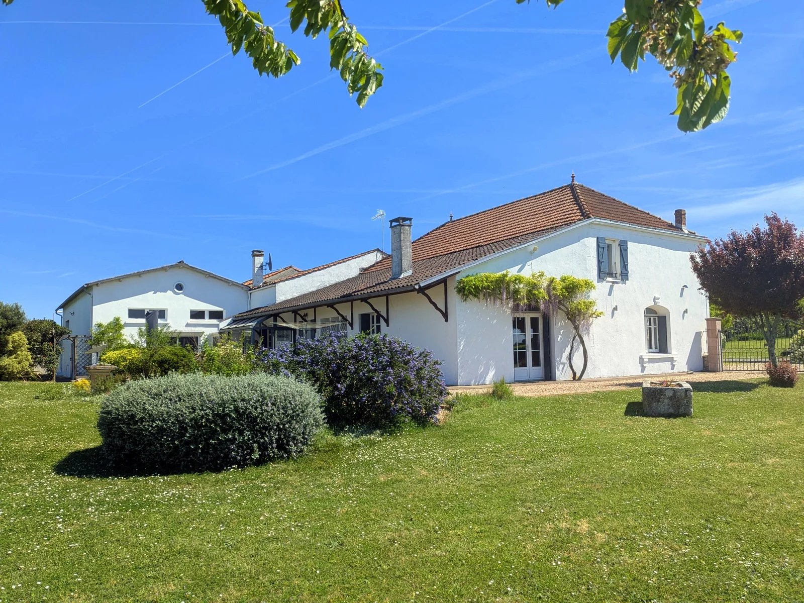 Magnificent charentaise farmhouse and former Cognac distillery, Poitou-Charentes – France – BVI84804