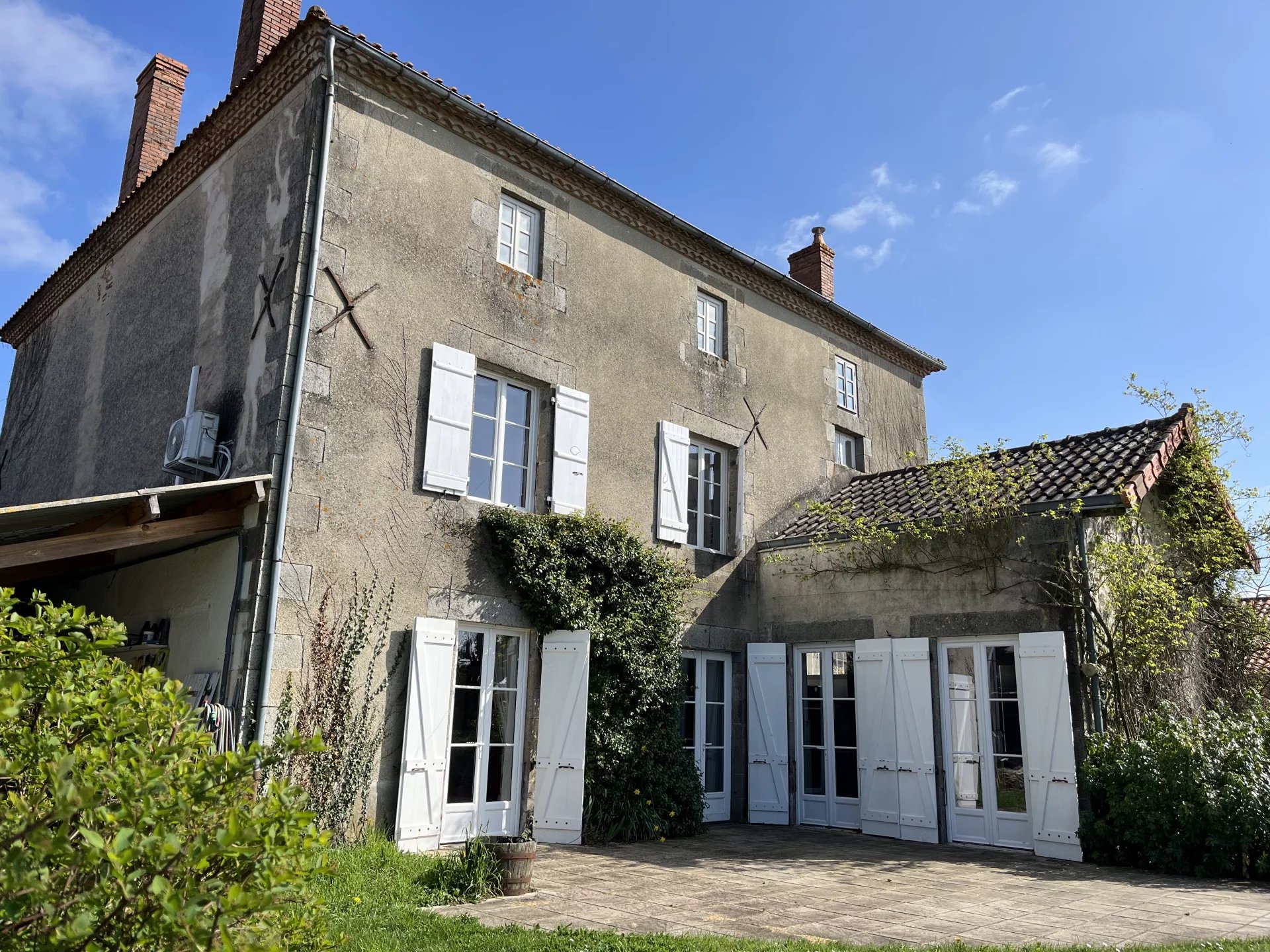 Maison de Maitre on the edge of a village with pool and hot tub, Limousin – France – BVI79813