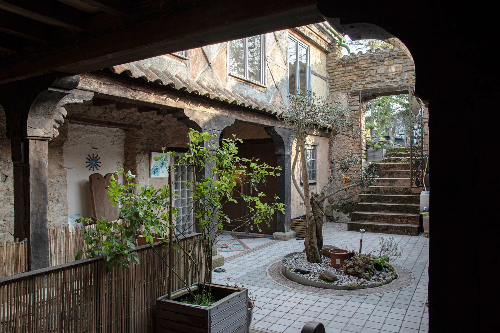 A unique  ‘arty’ and beautiful property in a glorious location, Languedoc-Roussillon – France – BVI81820