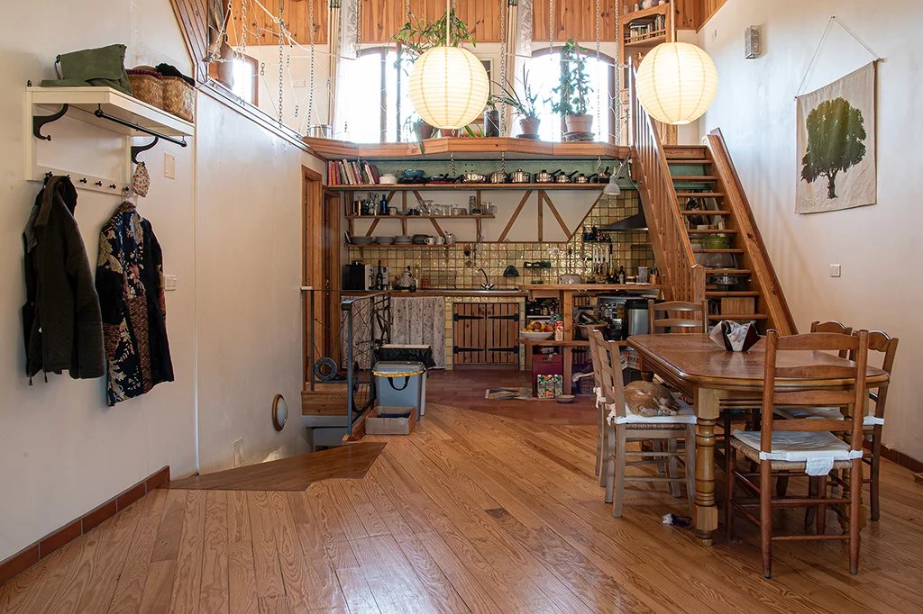 A unique  ‘arty’ and beautiful property in a glorious location, Languedoc-Roussillon – France – BVI81820