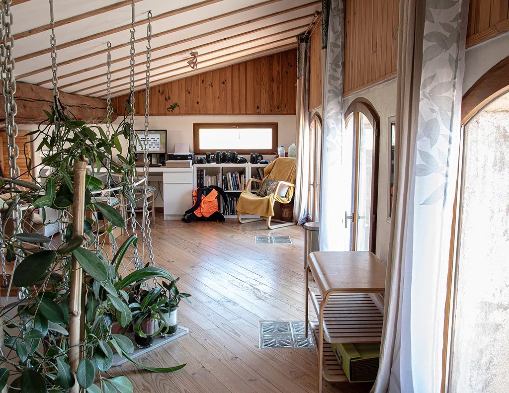 A unique  ‘arty’ and beautiful property in a glorious location, Languedoc-Roussillon – France – BVI81820