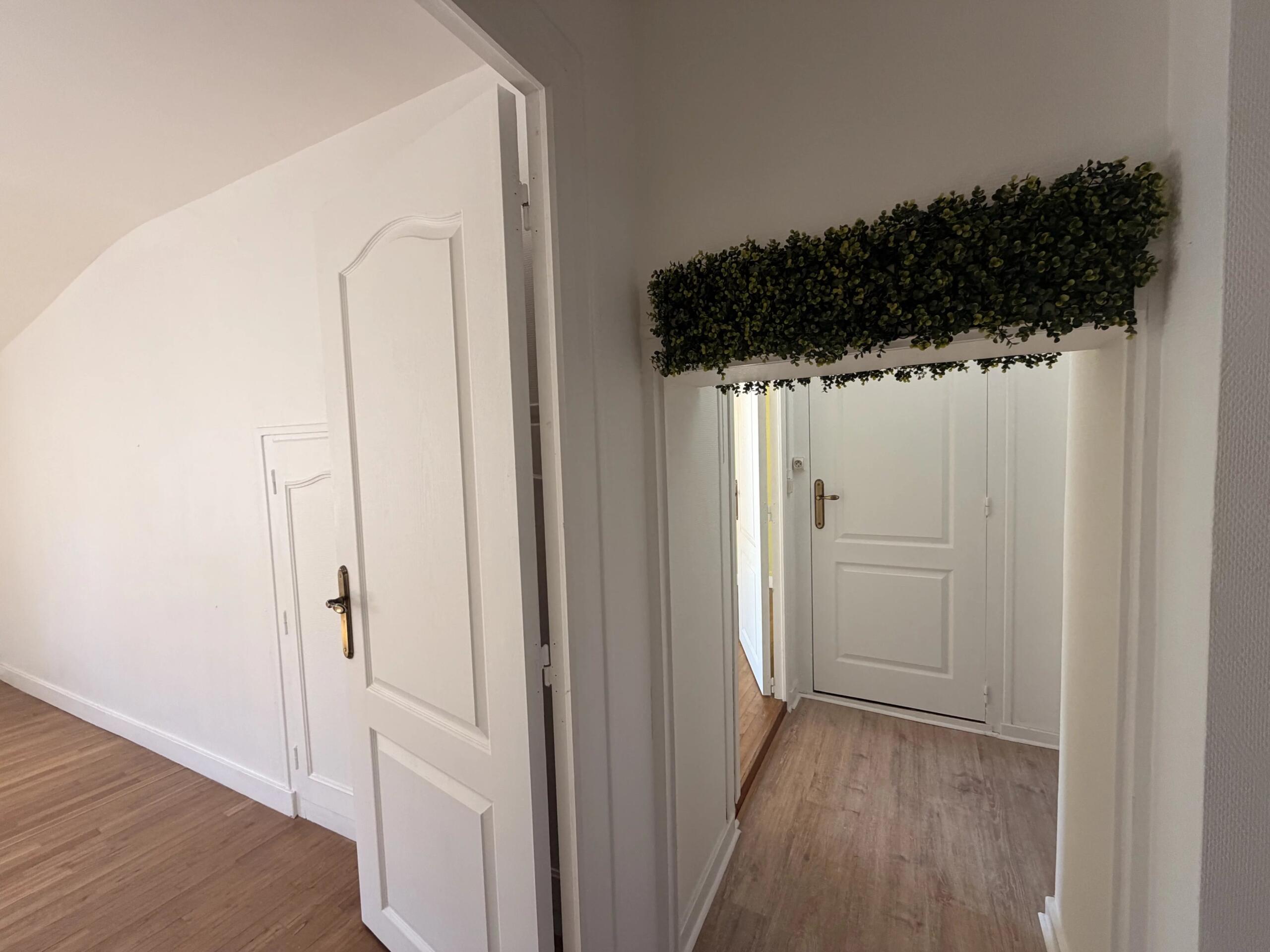 Spacious Townhouse with 4 Bedrooms, Just Steps from Amenities, Poitou-Charentes – France – BVI85152