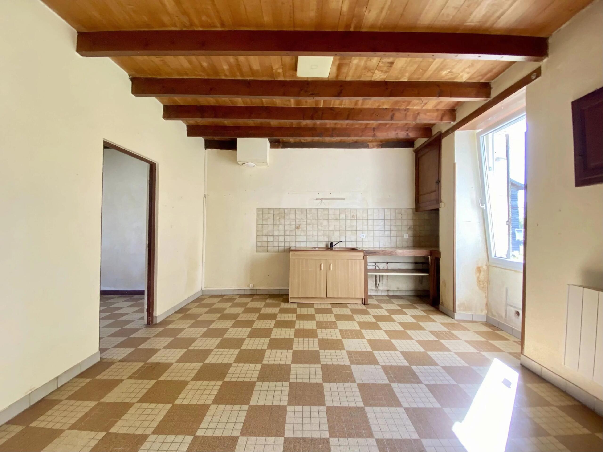 Charming cottage to renovate with views of a château, Aquitaine – France – BVI85322