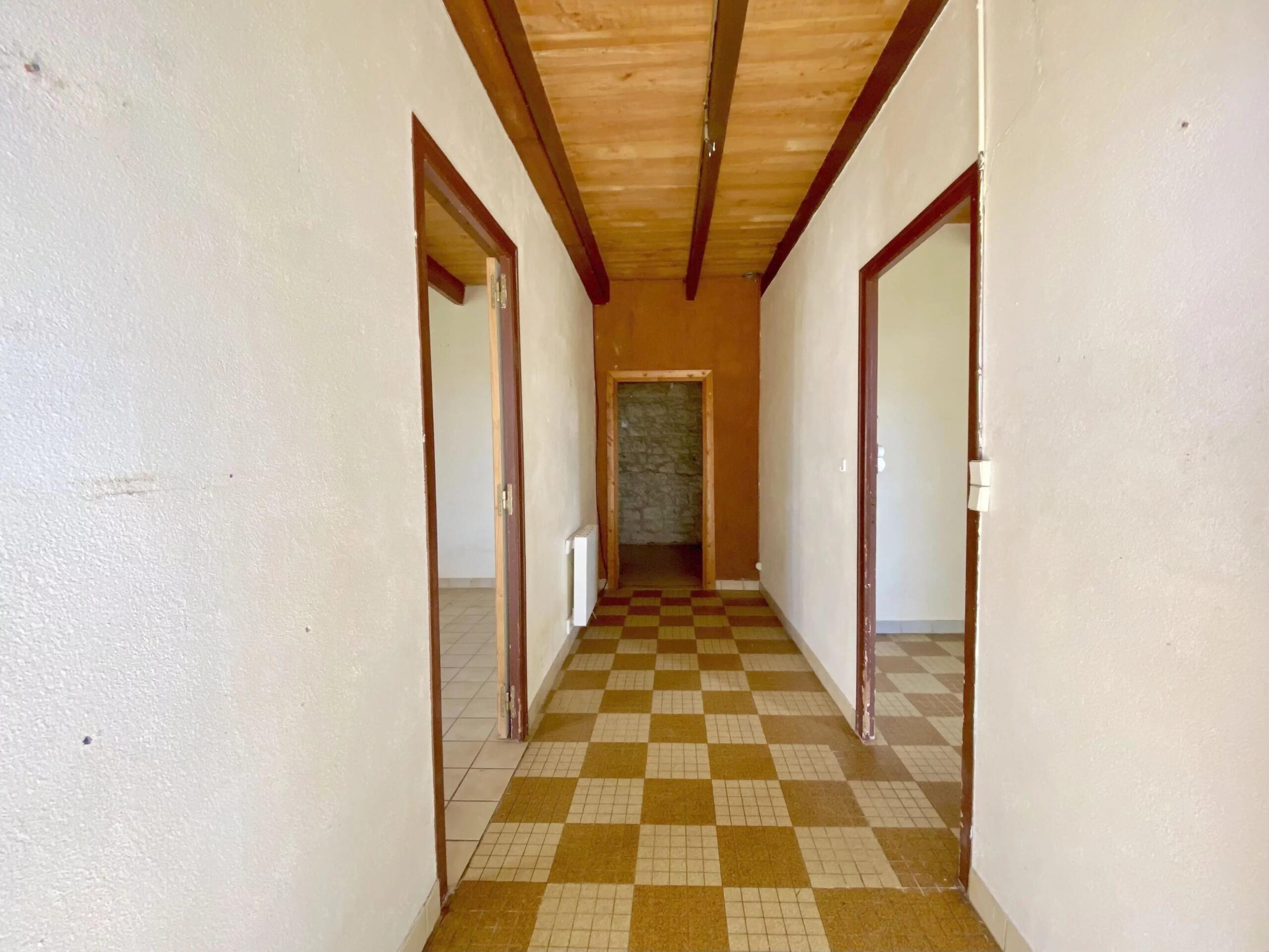 Charming cottage to renovate with views of a château, Aquitaine – France – BVI85322