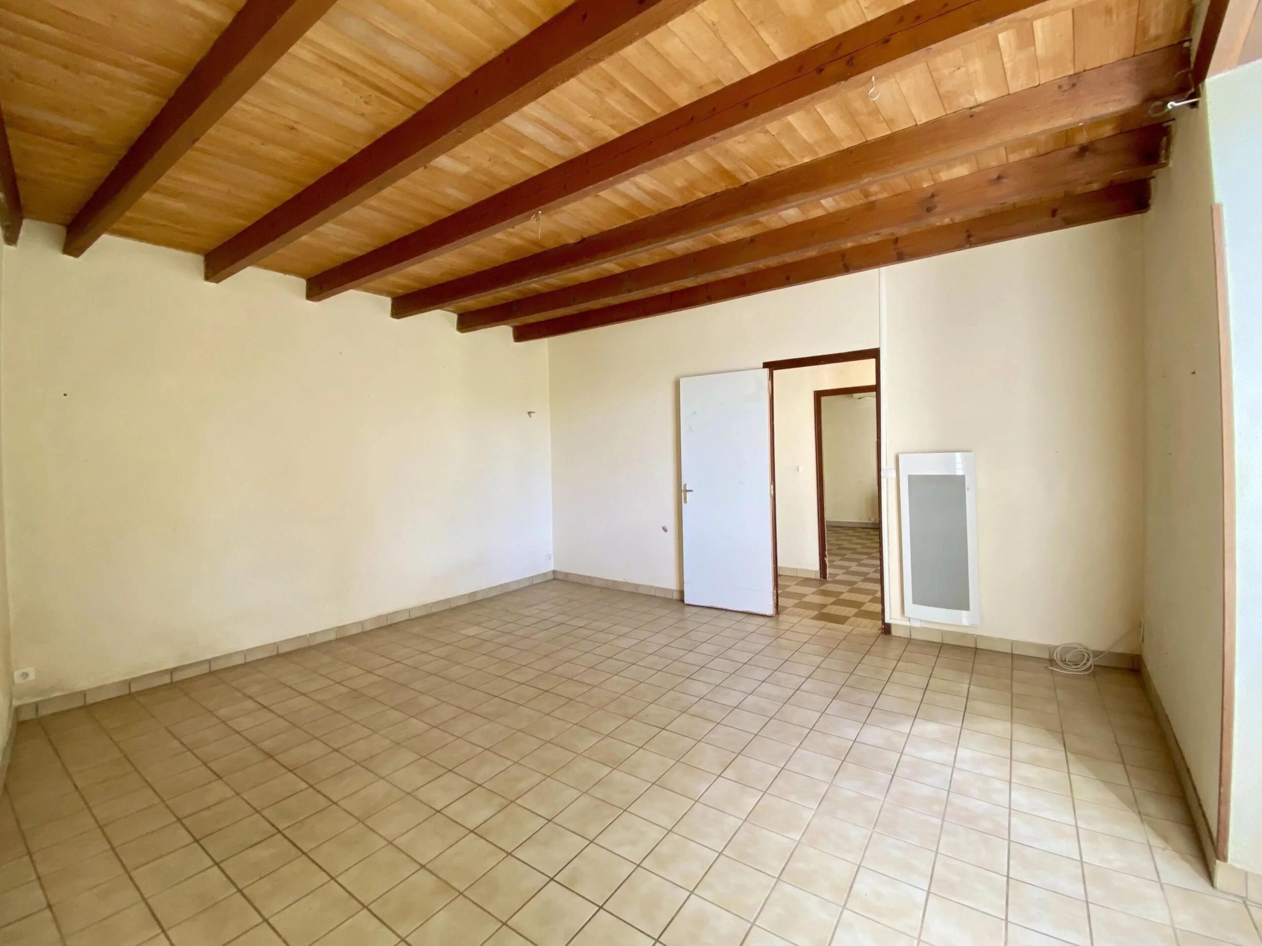 Charming cottage to renovate with views of a château, Aquitaine – France – BVI85322