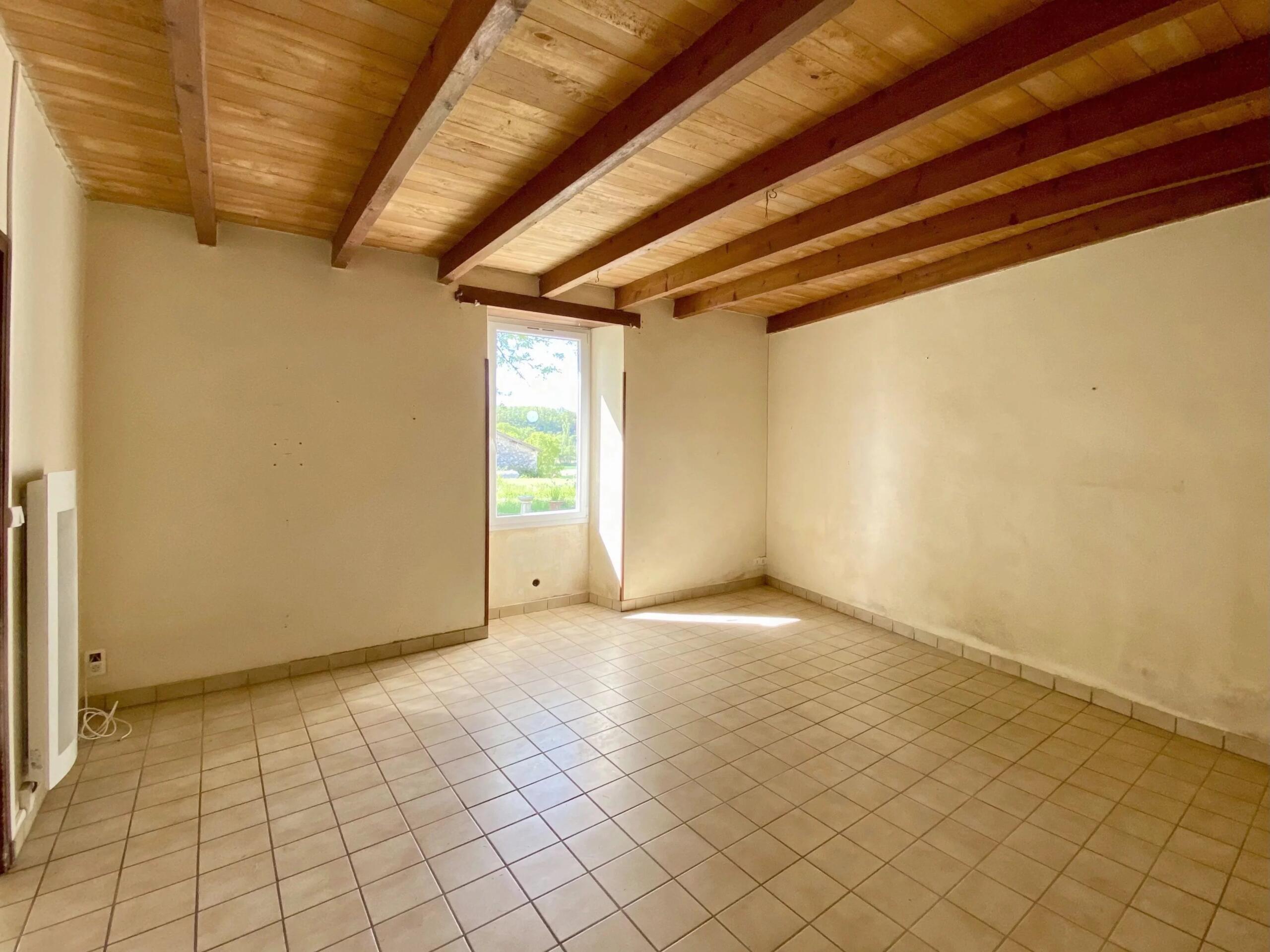 Charming cottage to renovate with views of a château, Aquitaine – France – BVI85322