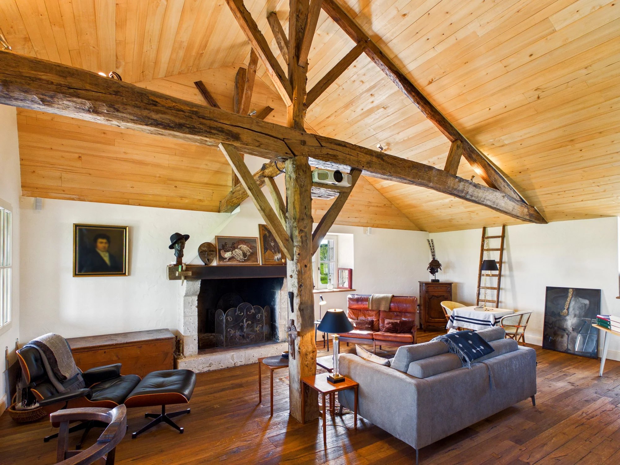 Elegant Barn Conversion with Guest House, 14m Pool and 360° Panoramic Views – Close to Eymet, Aquitaine – France – BVI85208