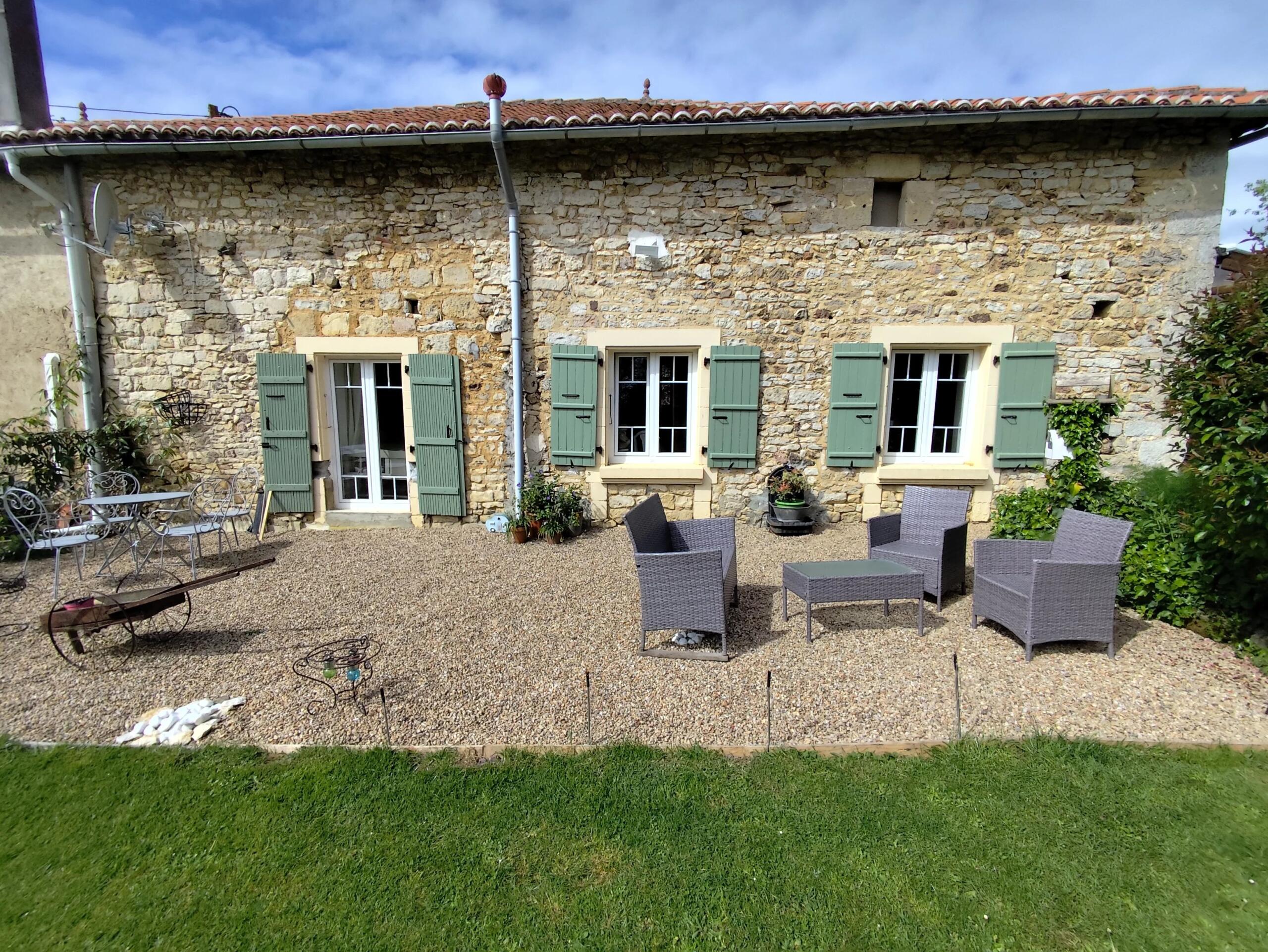 Gorgeous two-bedroom cottage set within beautifully landscaped gardens., Poitou-Charentes – France – BVI85204