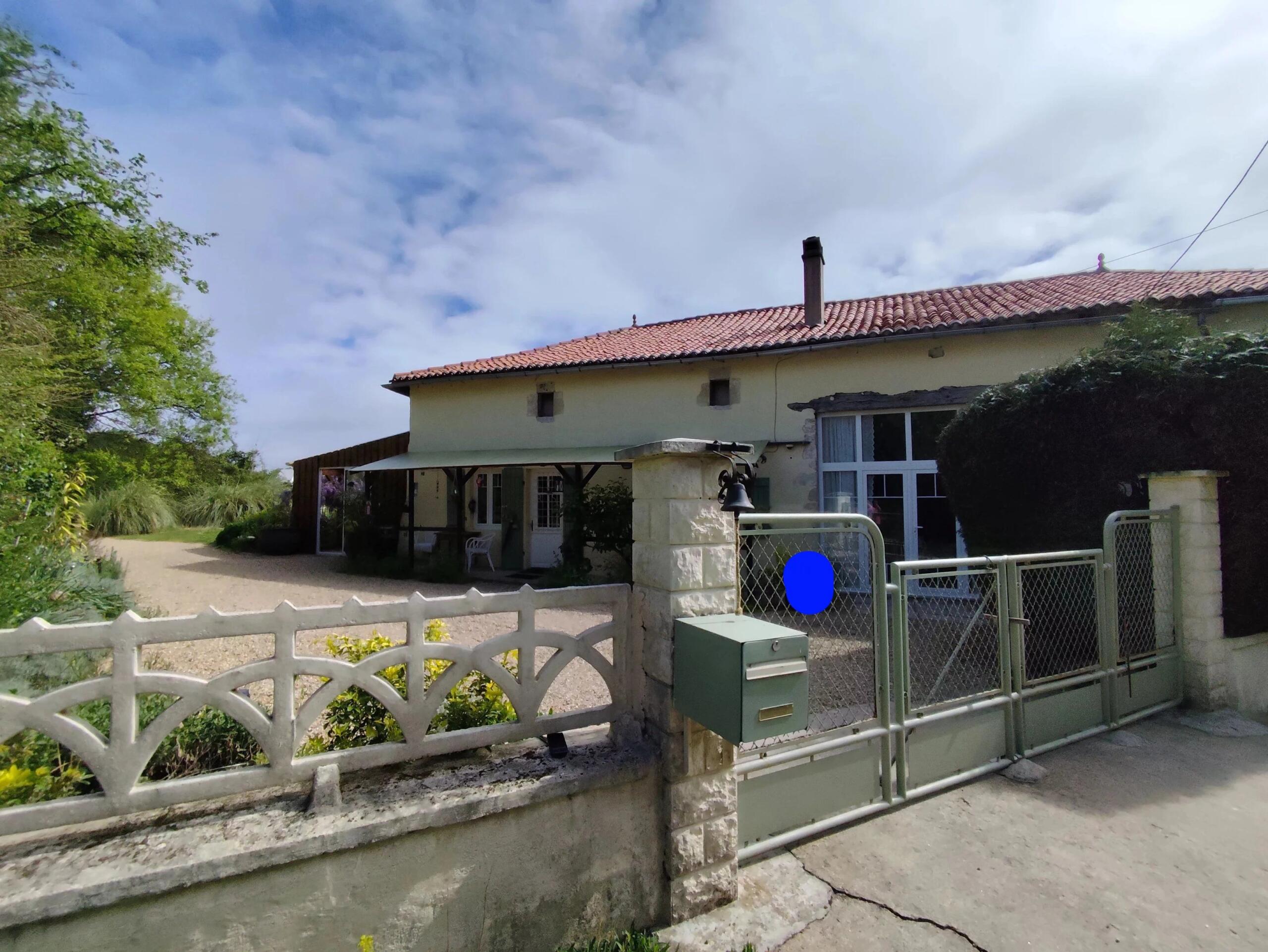 Gorgeous two-bedroom cottage set within beautifully landscaped gardens., Poitou-Charentes – France – BVI85204