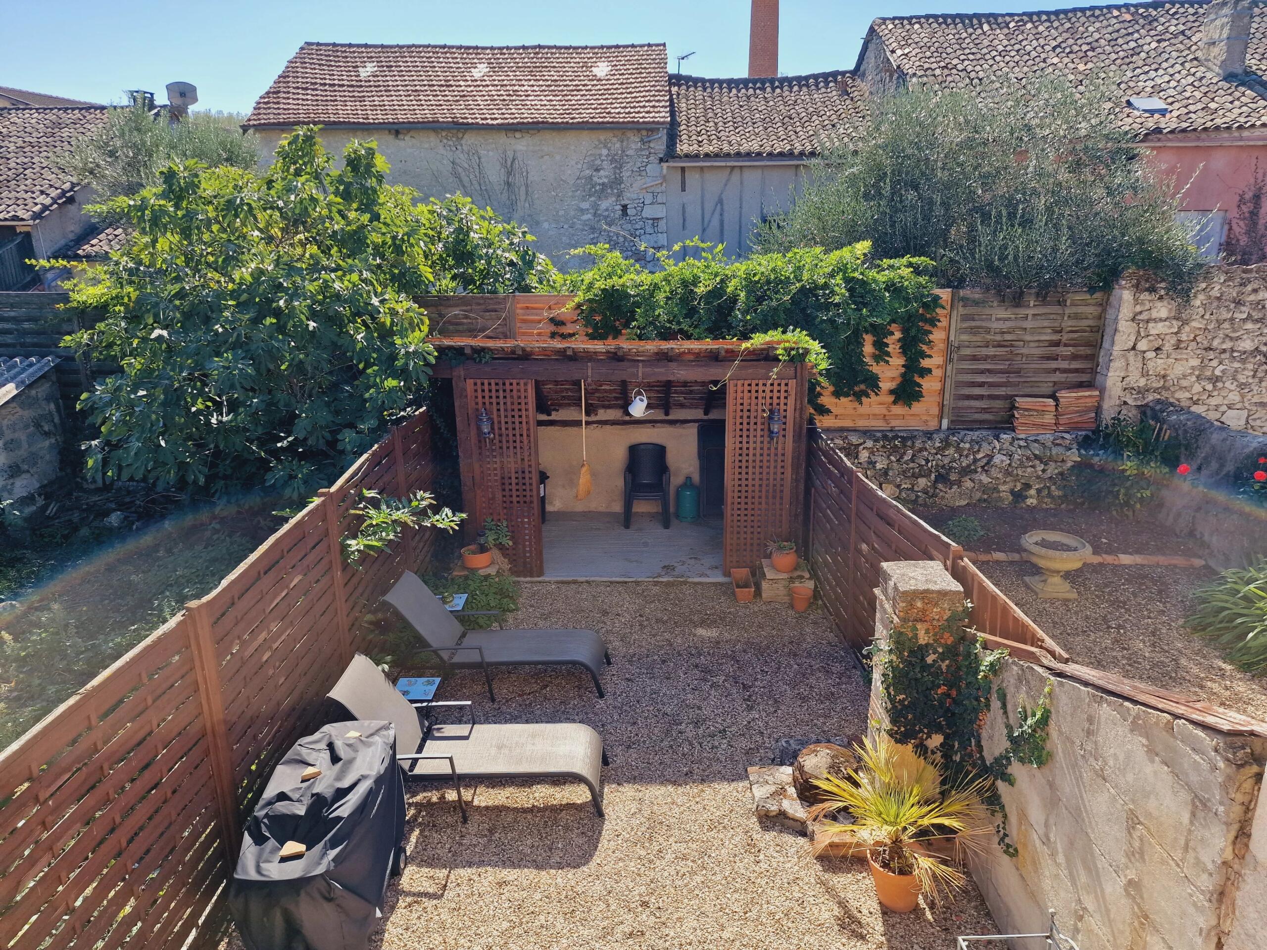 Immaculate fully-renovated charming terraced house with courtyard in Eymet, Aquitaine – France – BVI72484