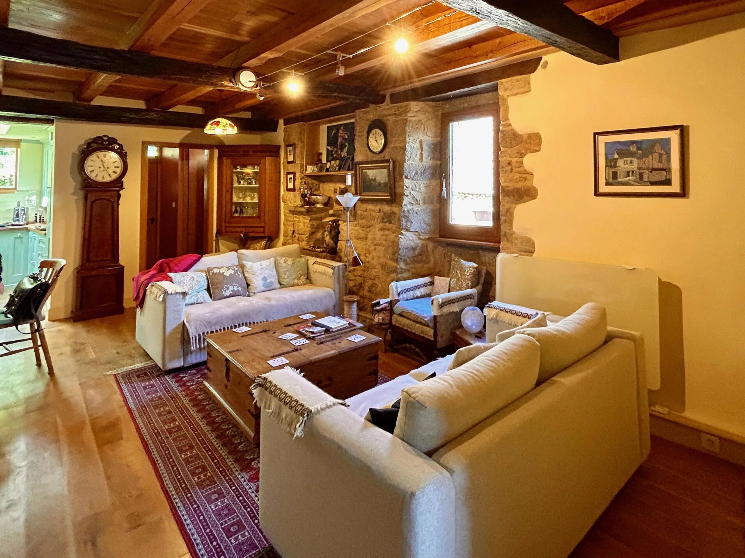 Beautifully renovated stone house with terrace in popular village setting, Midi-Pyrénées – France – BVI85360