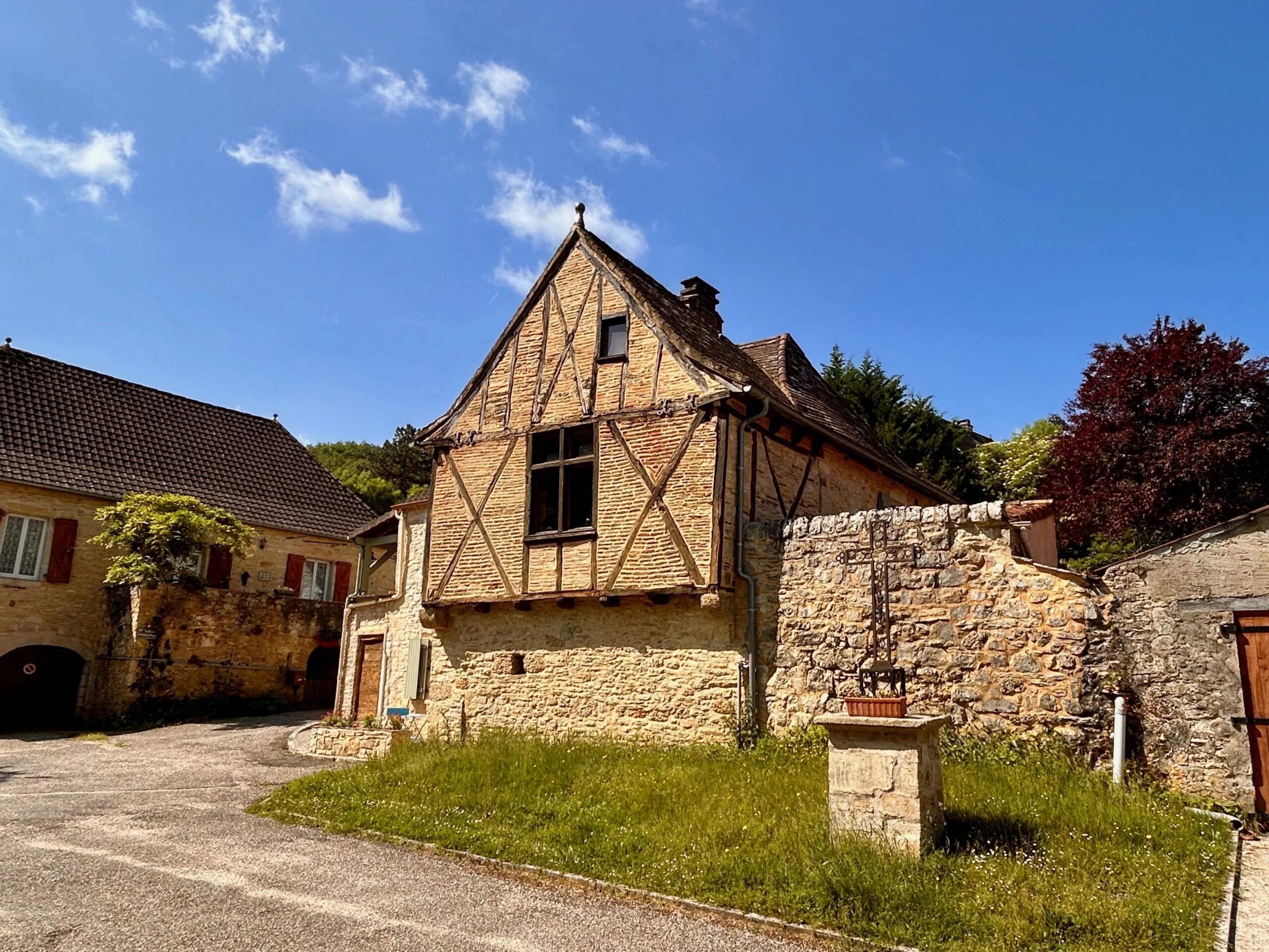 Beautifully renovated stone house with terrace in popular village setting, Midi-Pyrénées – France – BVI85360