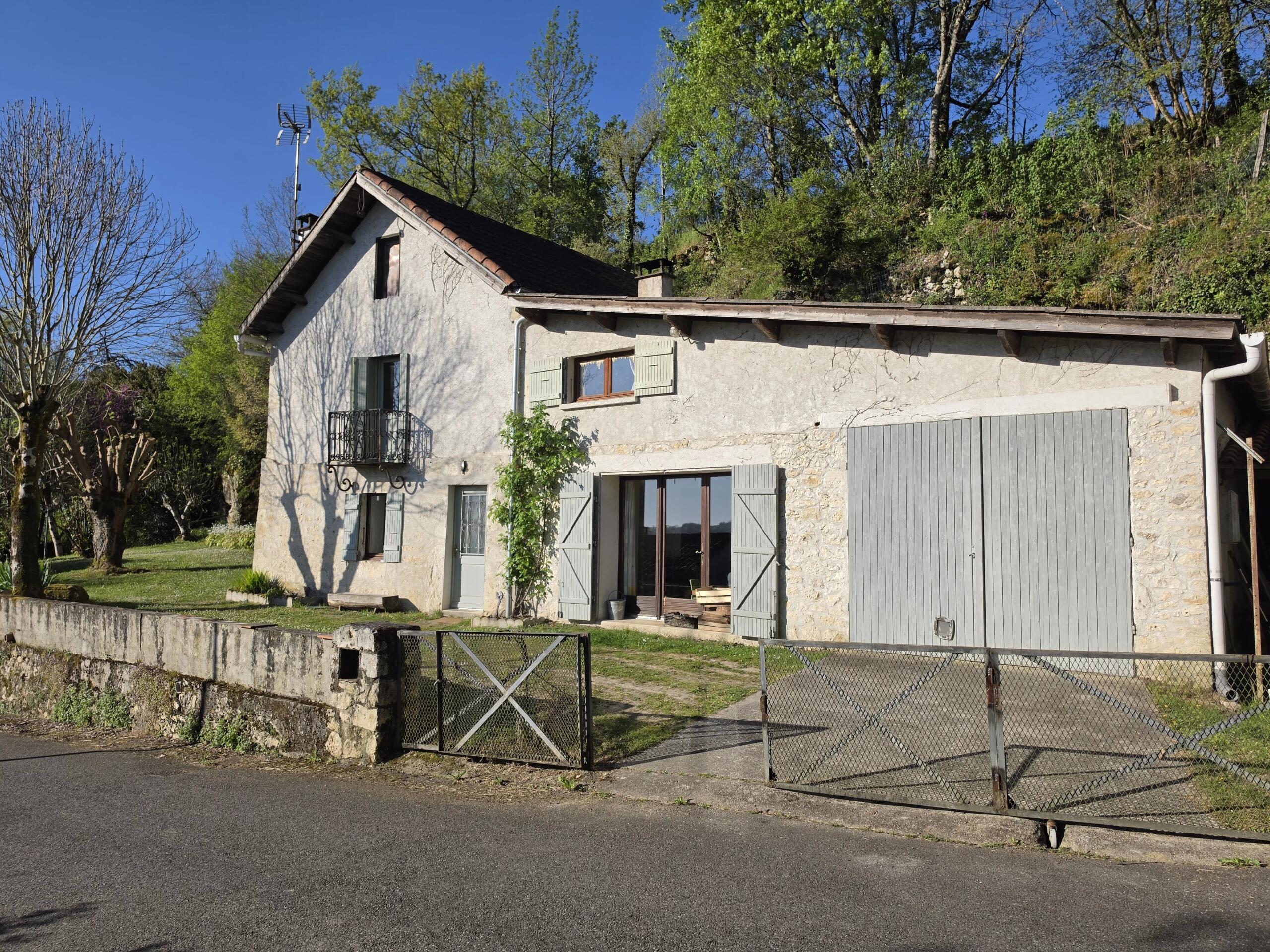 House for sale with 3,000 m² of land, Midi-Pyrénées – France – BVI85068