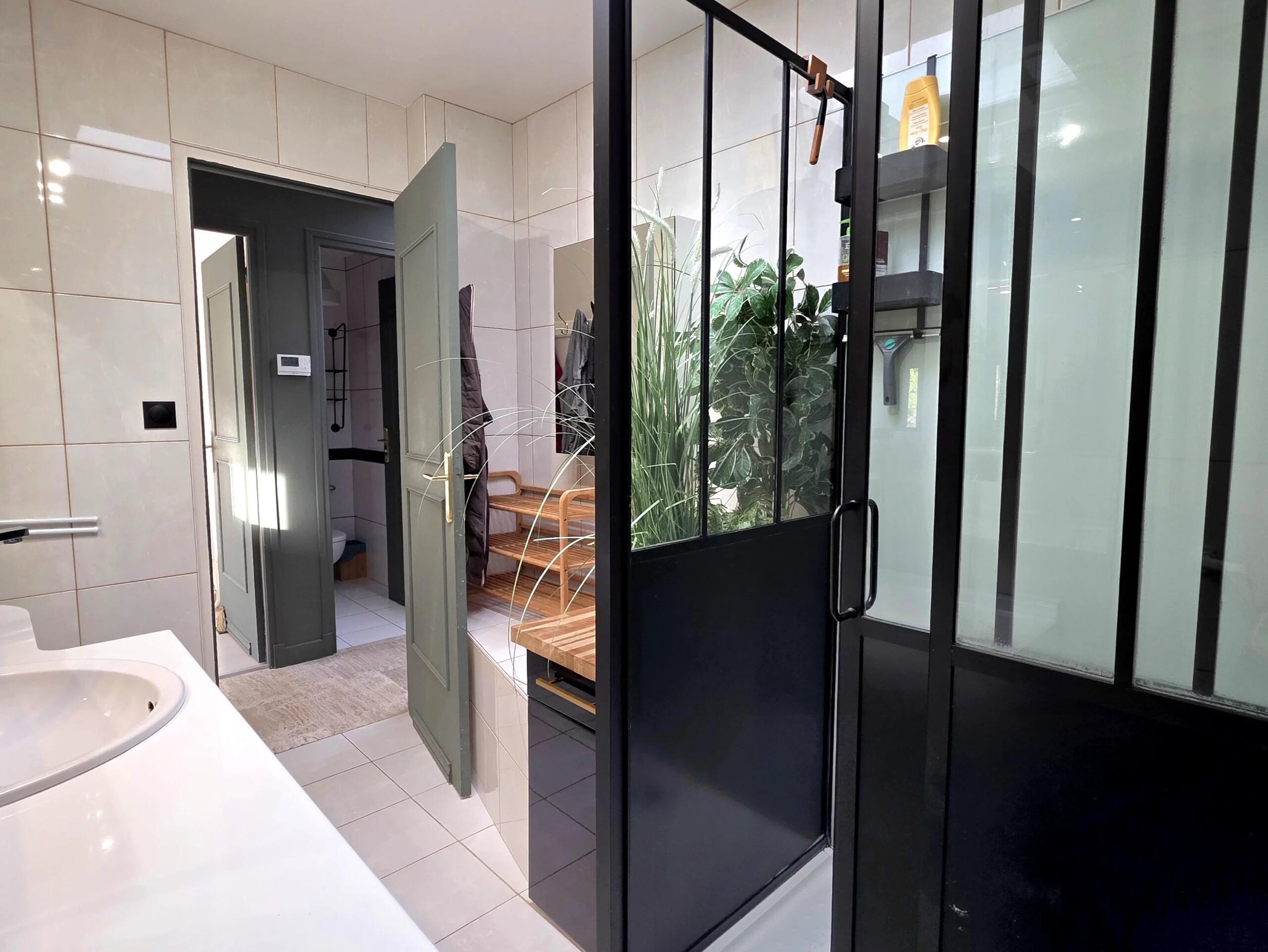 The Perfect Lifestyle Property – Business Below, Dream Home Above, Aquitaine – France – BVI85435