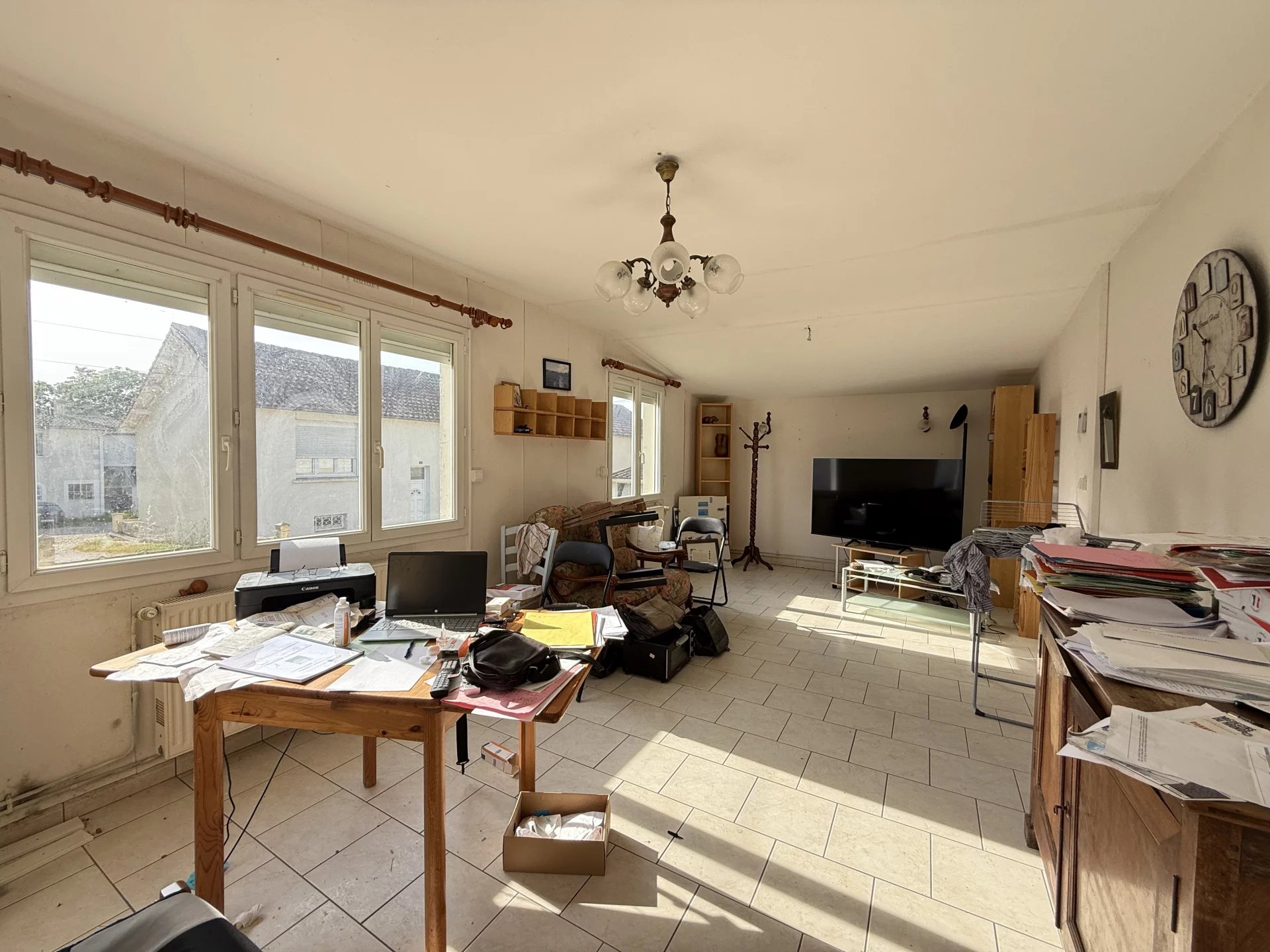 Single-storey property with 3 bedrooms and garage in Ruffec, Poitou-Charentes – France – BVI81137