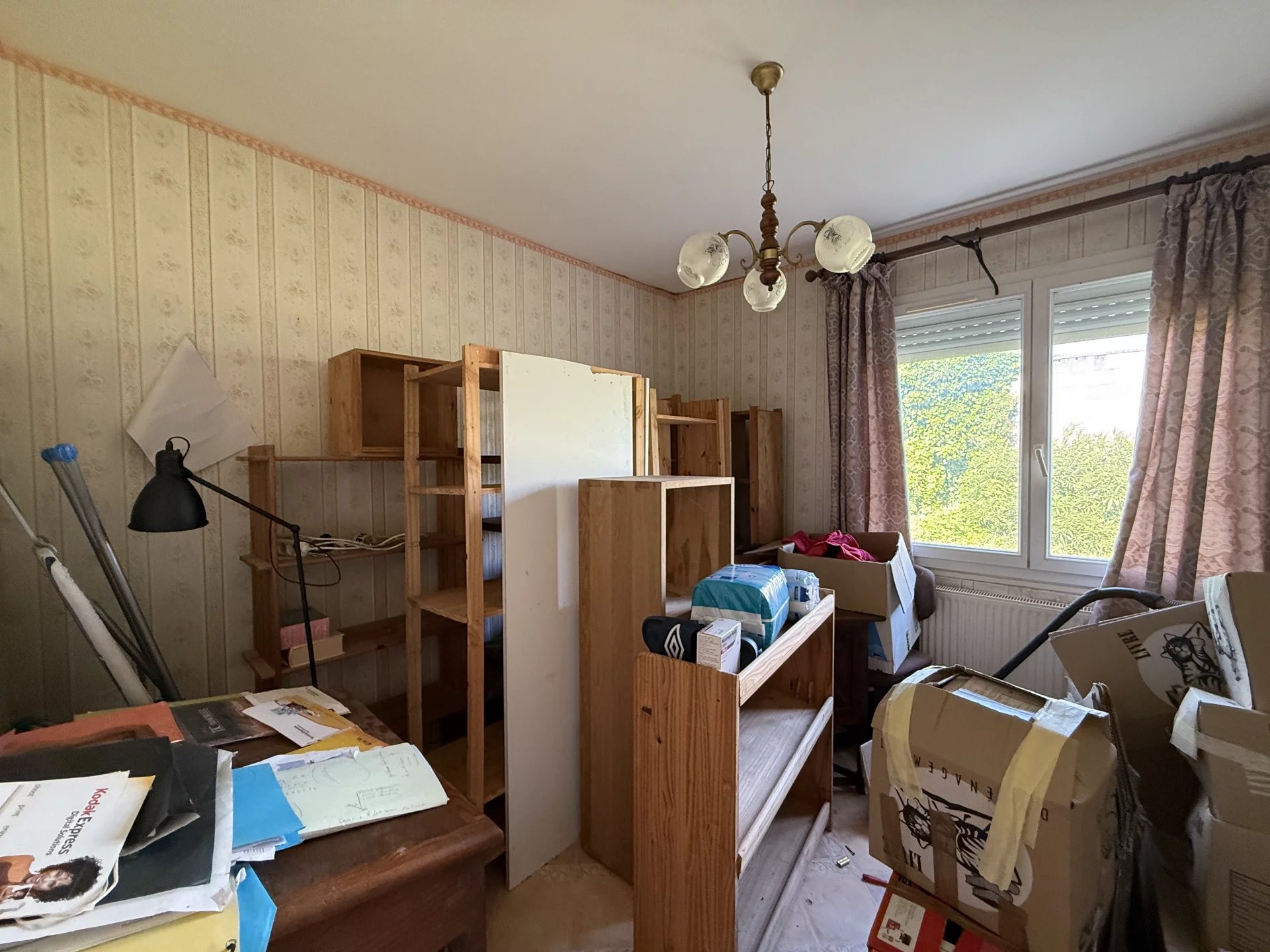 Single-storey property with 3 bedrooms and garage in Ruffec, Poitou-Charentes – France – BVI81137