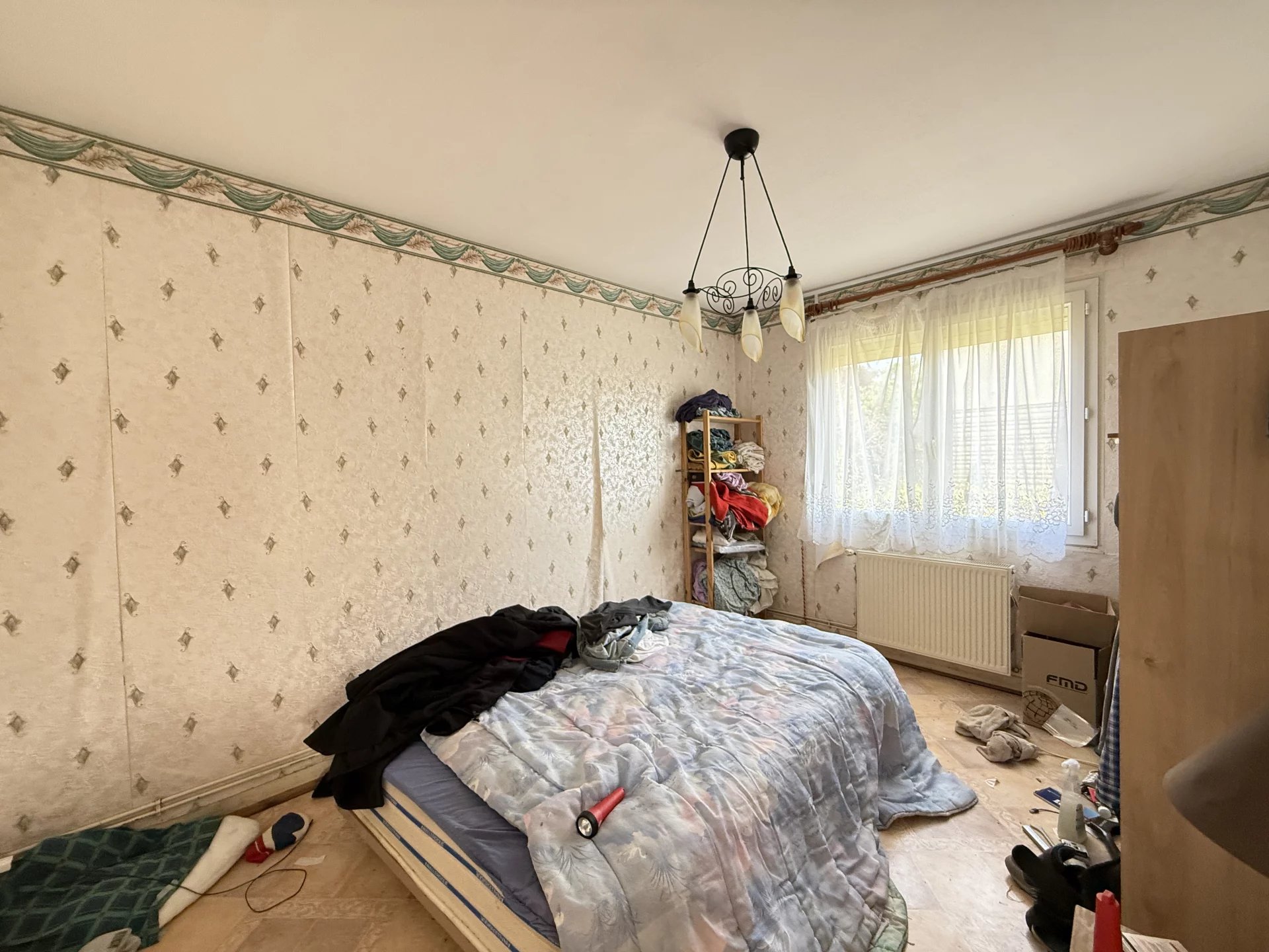 Single-storey property with 3 bedrooms and garage in Ruffec, Poitou-Charentes – France – BVI81137