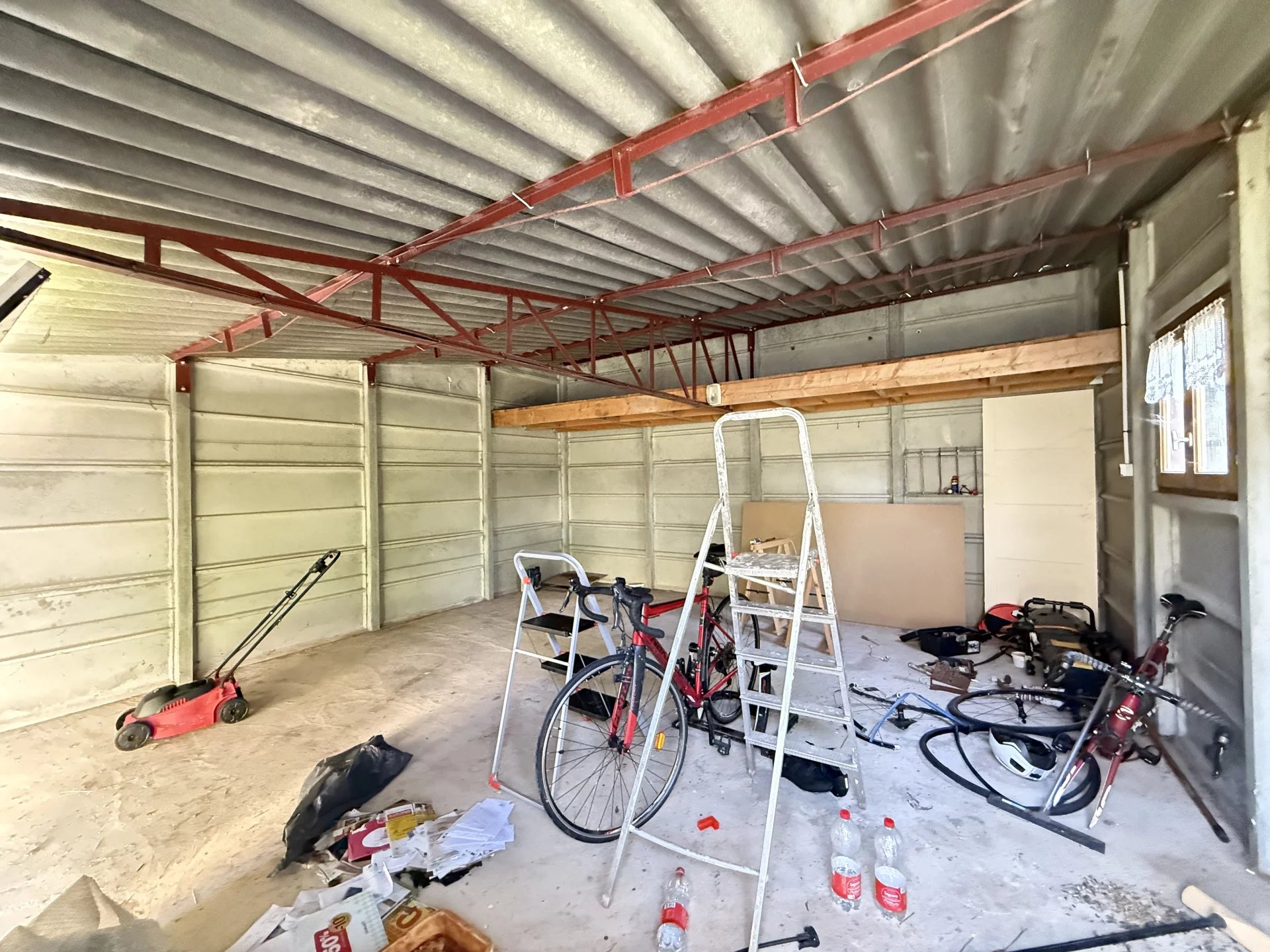 Single-storey property with 3 bedrooms and garage in Ruffec, Poitou-Charentes – France – BVI81137