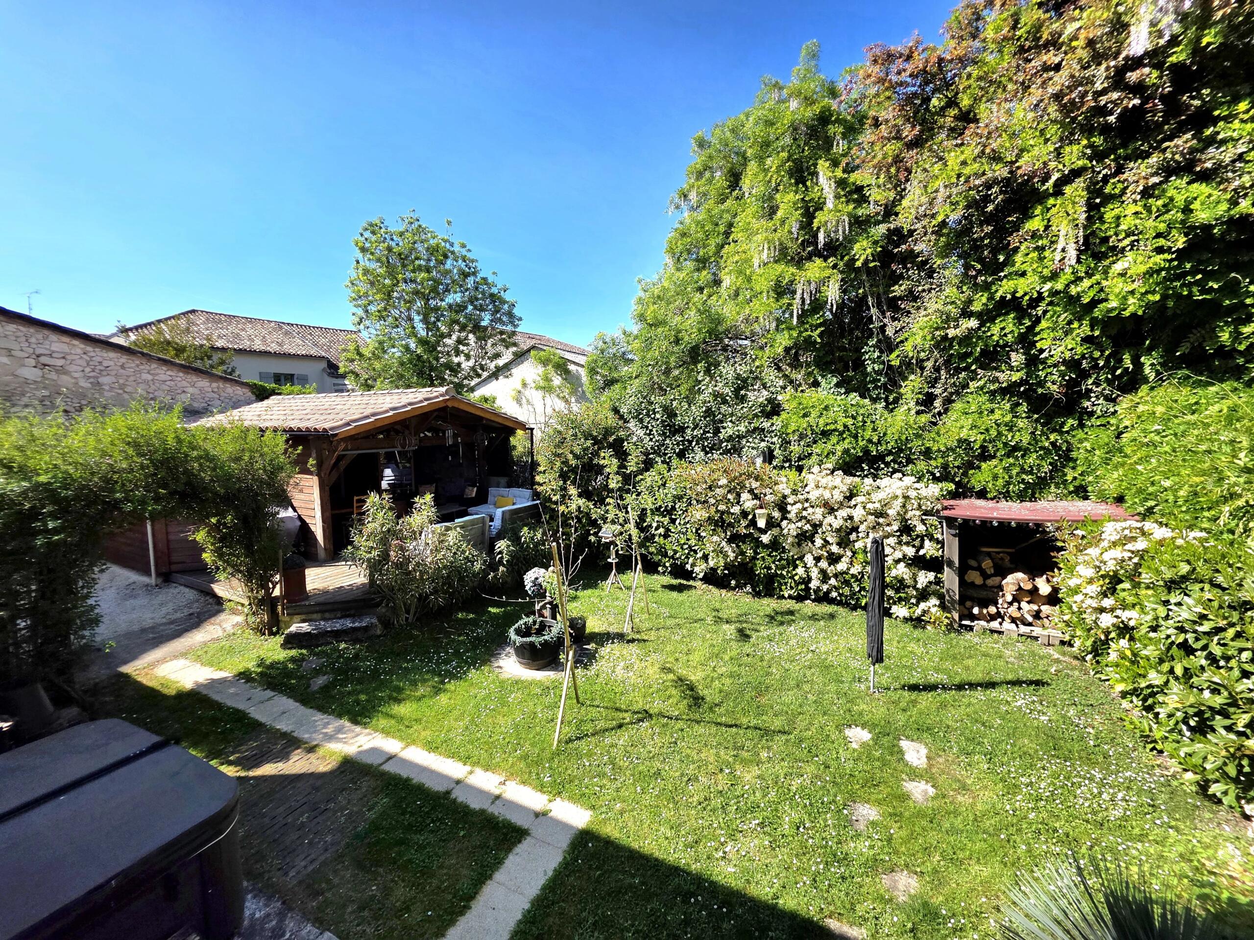 EYMET – Charming Renovated Bastide Home with Garden and Parking, Aquitaine – France – BVI84259