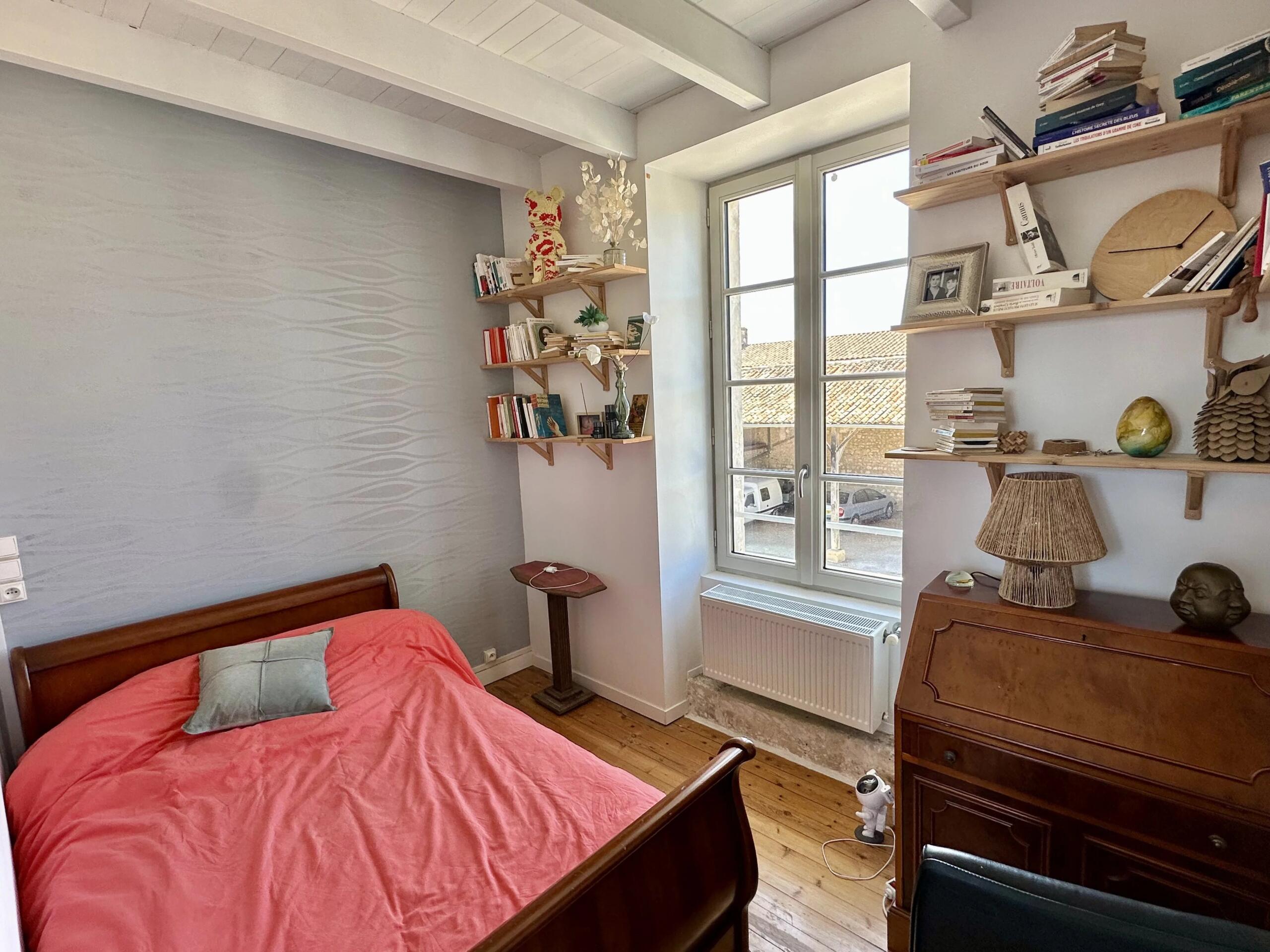 Beautifully renovated Charentaise house located in Saint-Saturnin, close to Angoulême, Poitou-Charentes – France – BVI85345