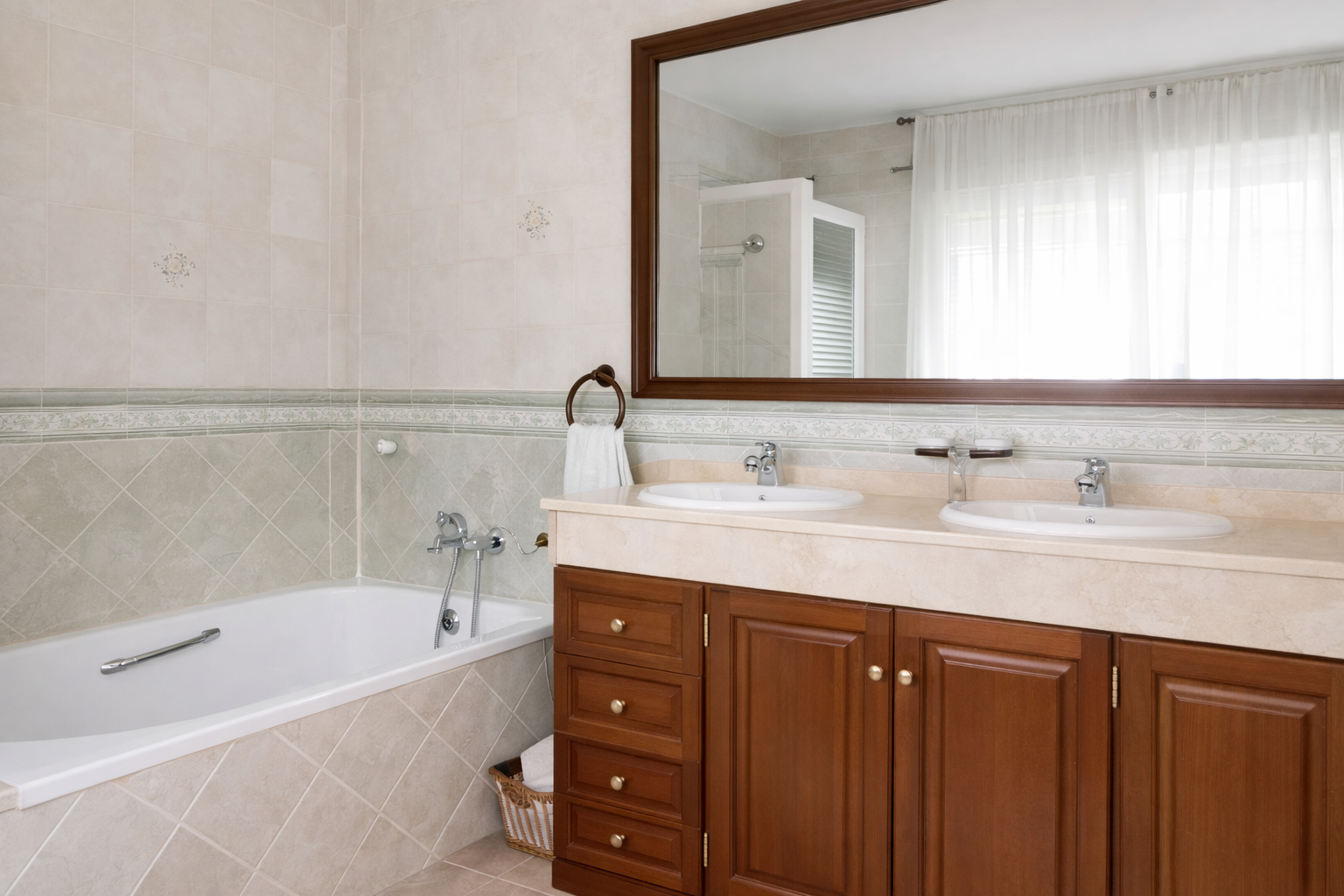 6 bedroom Semi Detached House in San Pedro De Alcantara, Malaga, Spain – 428-05167P