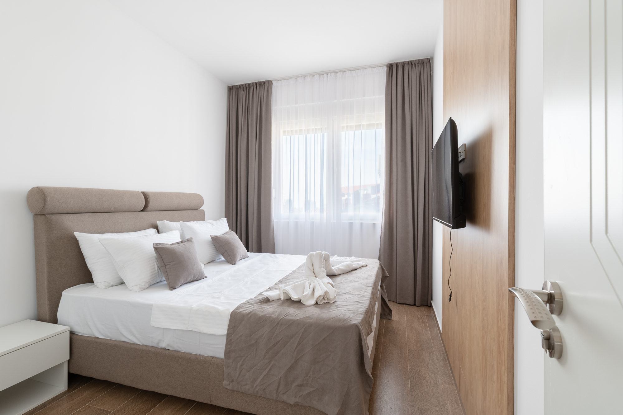 Sunny one-bedroom apartment of 42 m² in Budva, close to the sea.