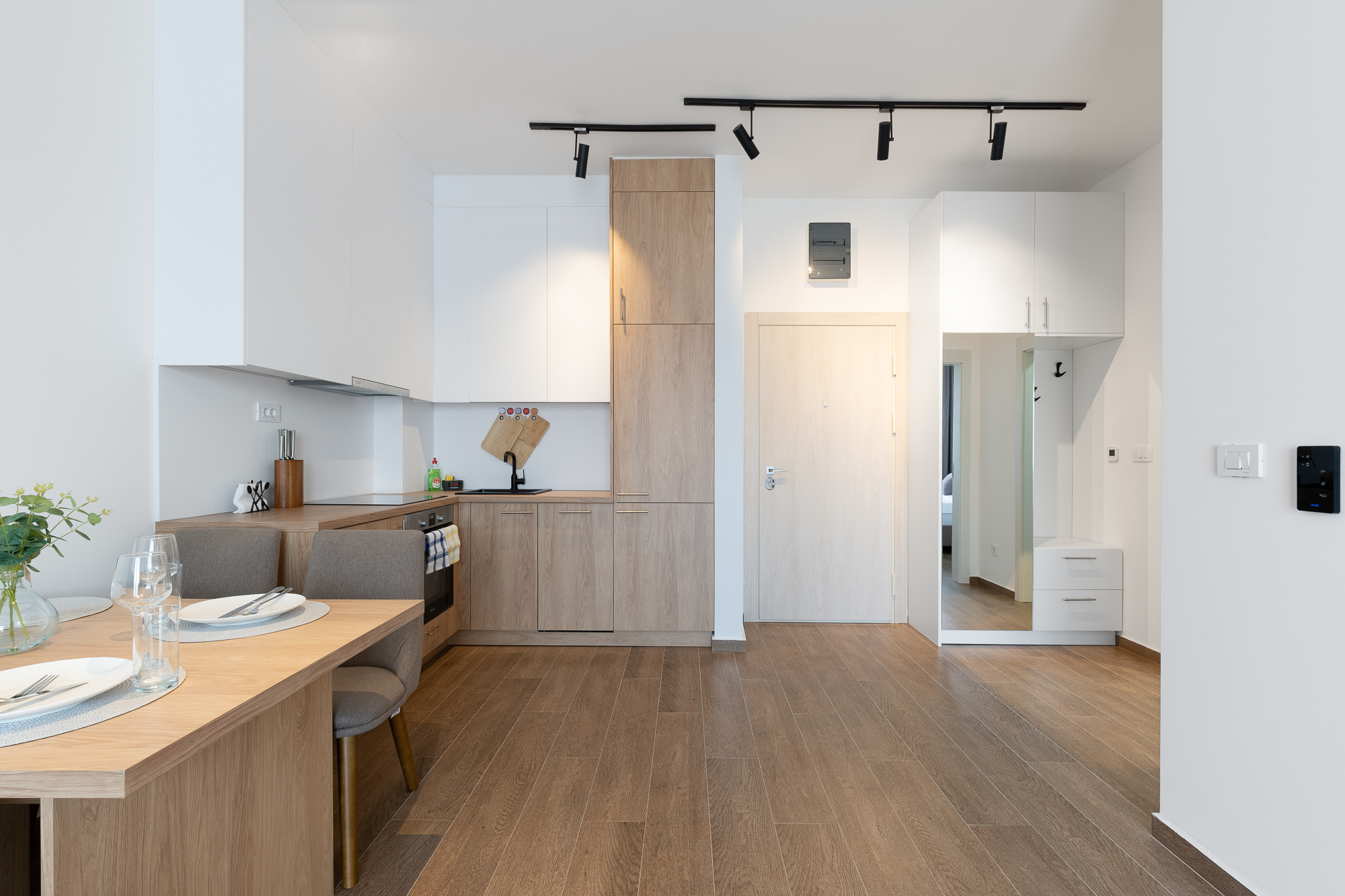 Sunny one-bedroom apartment of 42 m² in Budva, close to the sea.