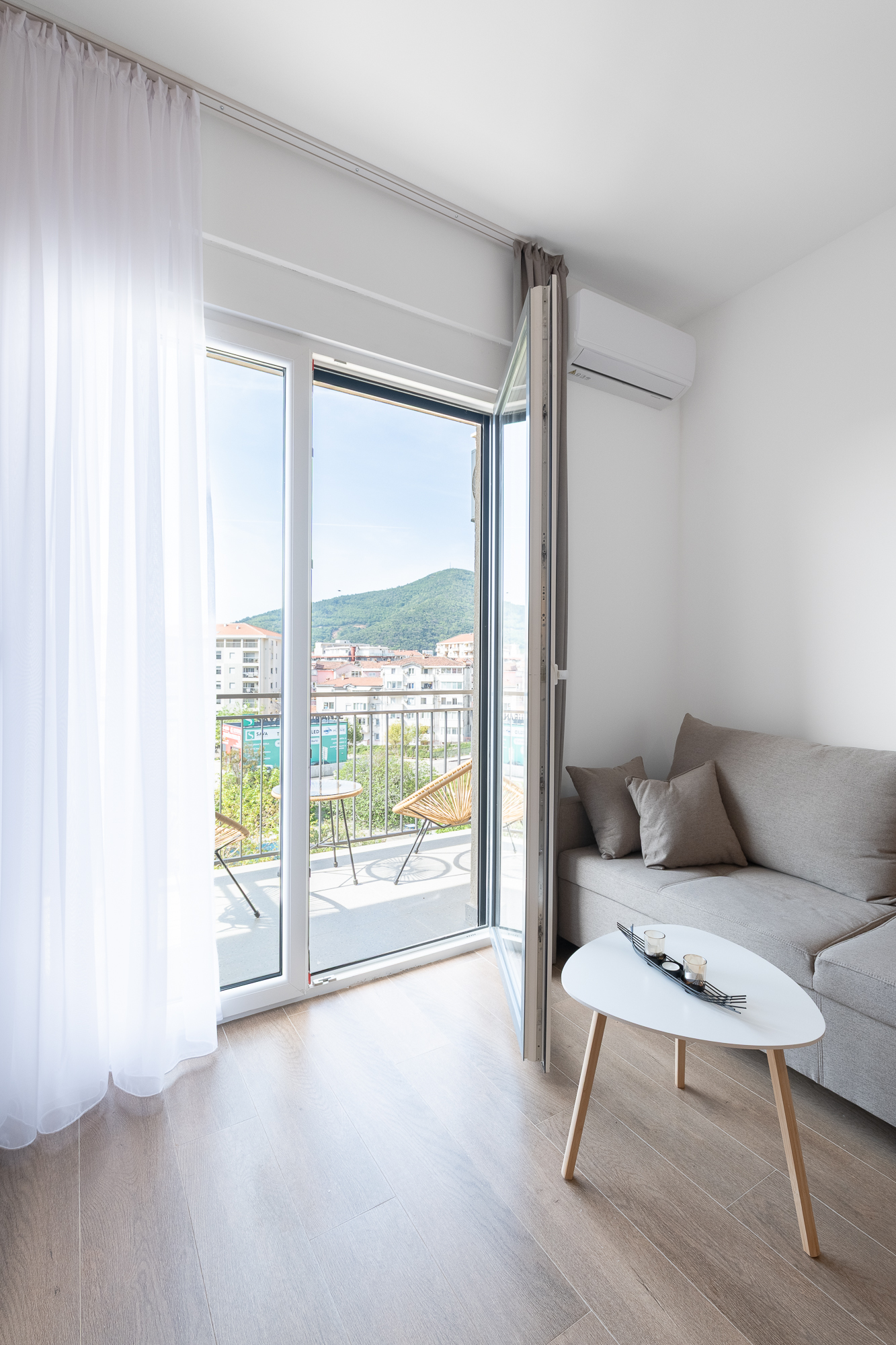 Sunny one-bedroom apartment of 42 m² in Budva, close to the sea.