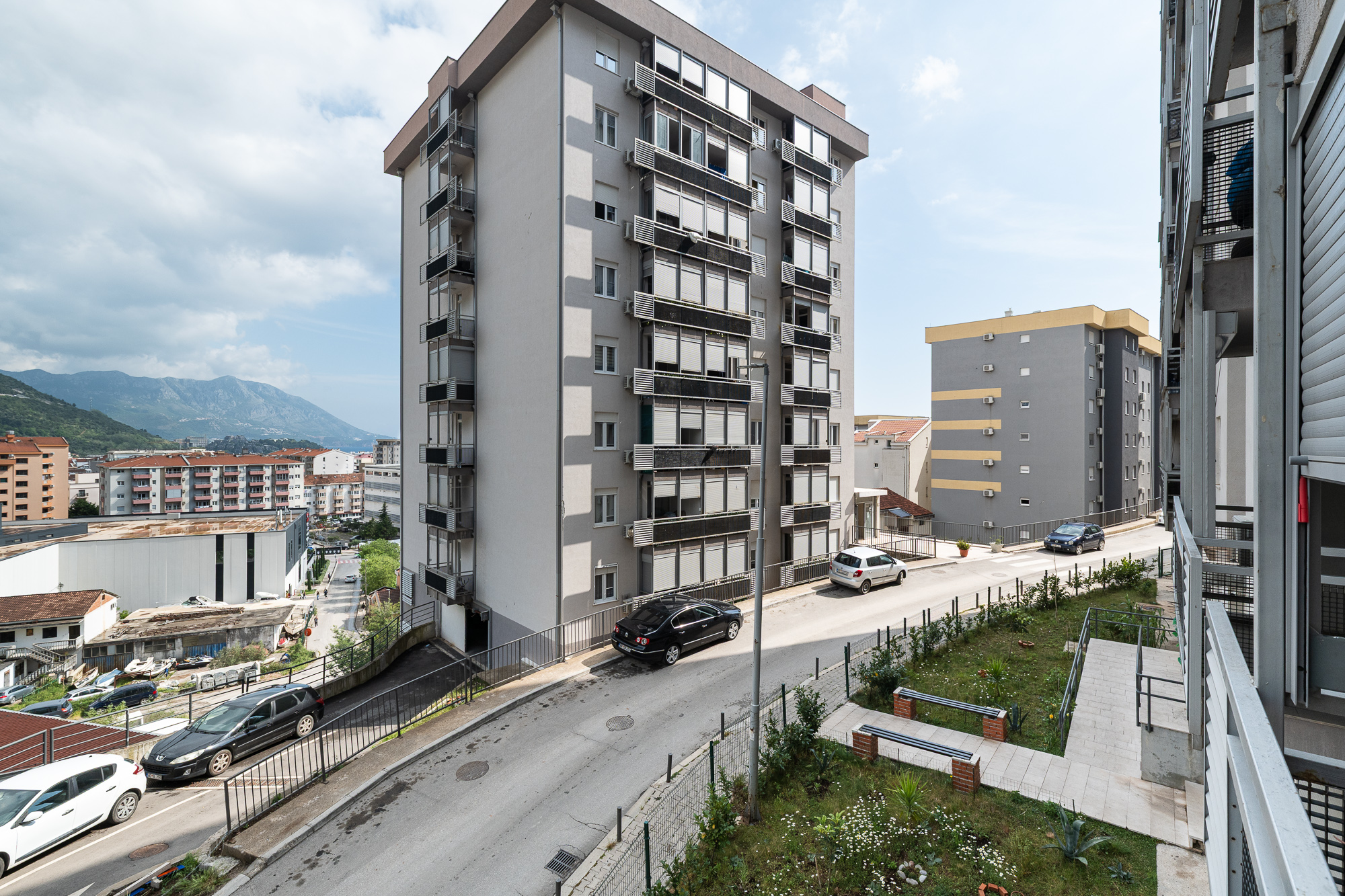 47 m² | 2-Room Apartment with 1 Bedroom and Balcony for Sale