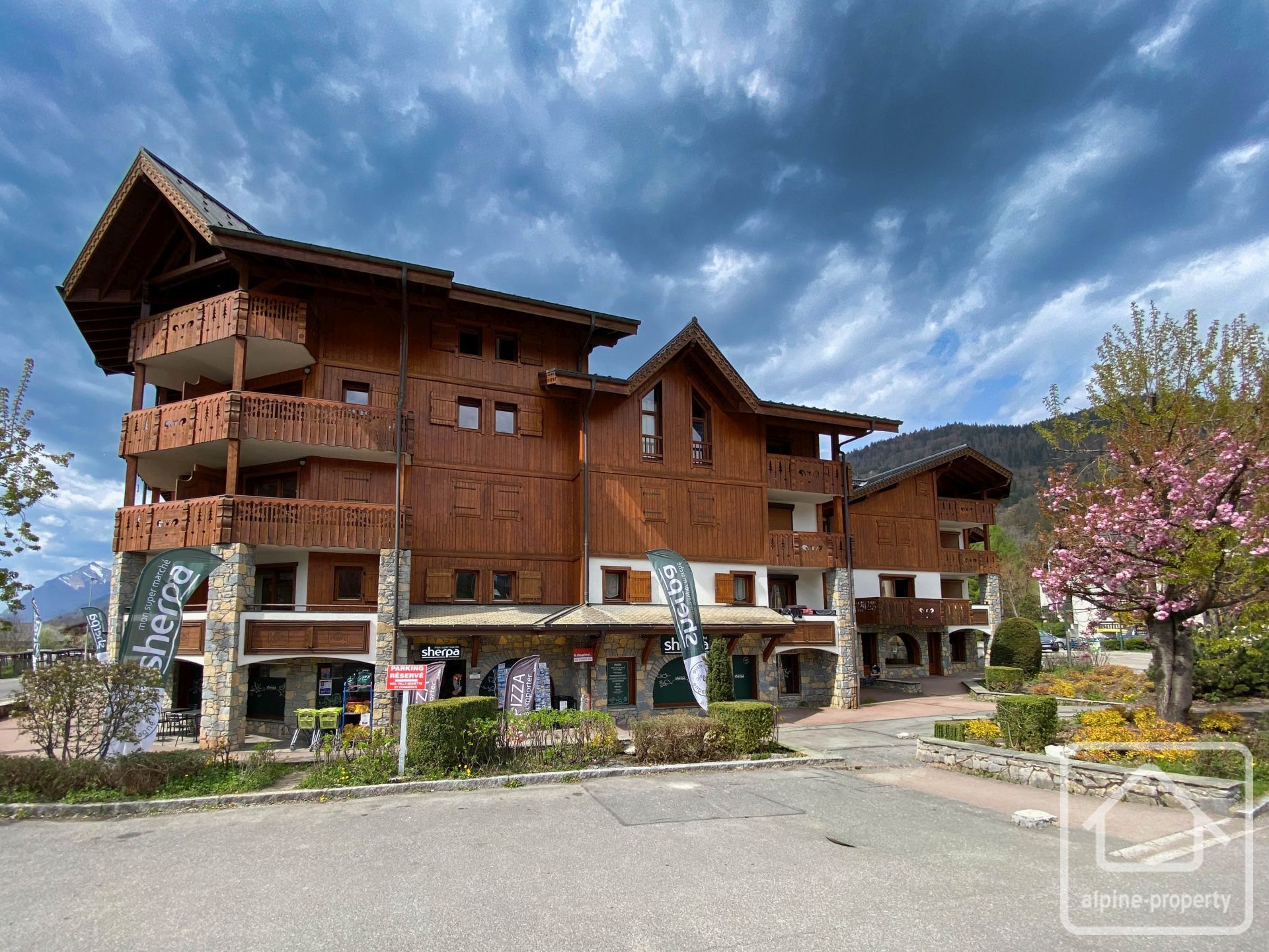 3 Bedroom Duplex Centrally Located In Samoens With Underground Garage And Cave, 20m From The Ski Bus And Local Mini Market – EPICEA