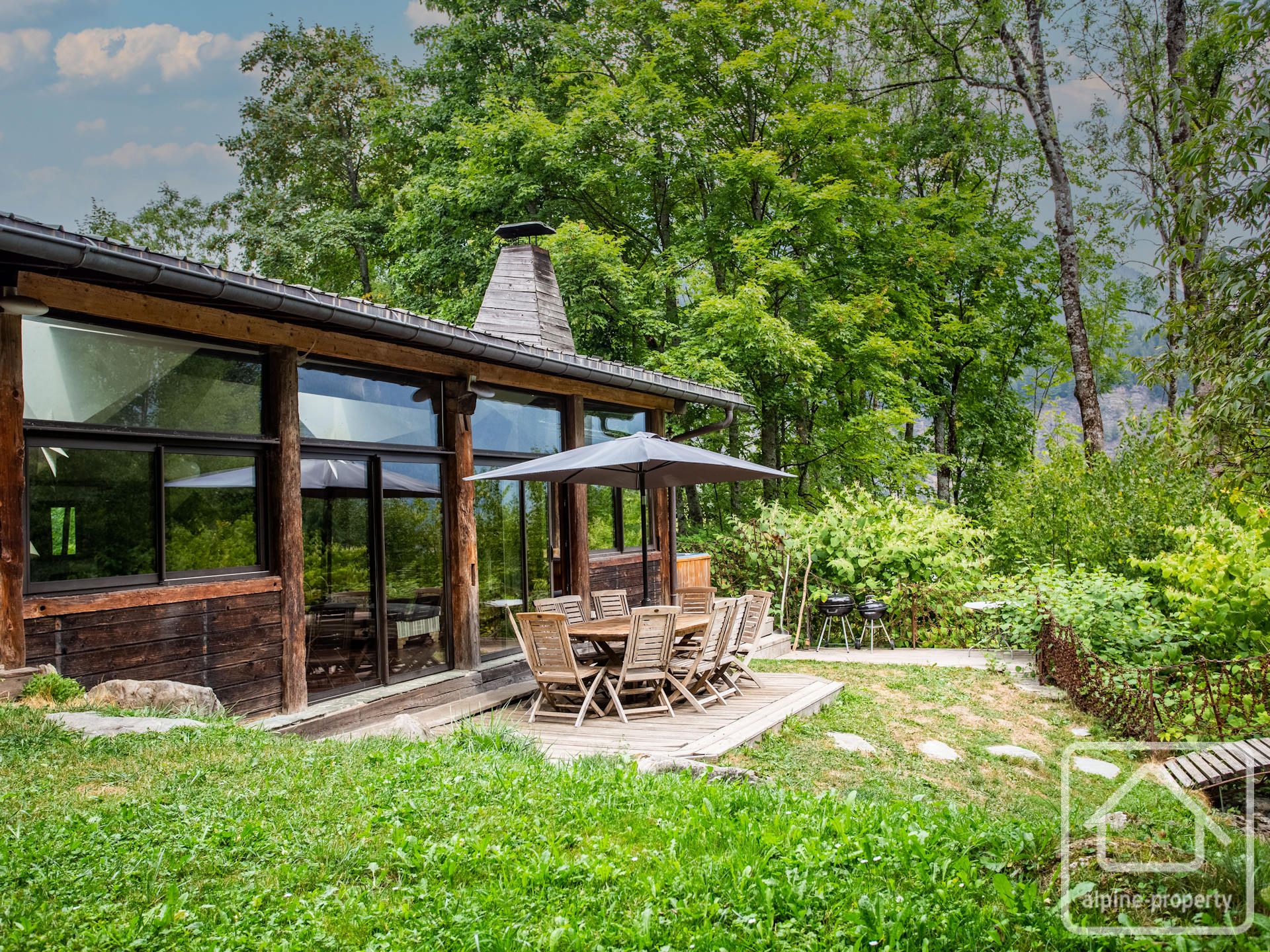 10 Bedroom Property, Walking Distance From Ski Slopes, Private Garden With Stream, Private Parking, 1 Hour From Geneva. – SOURCELH