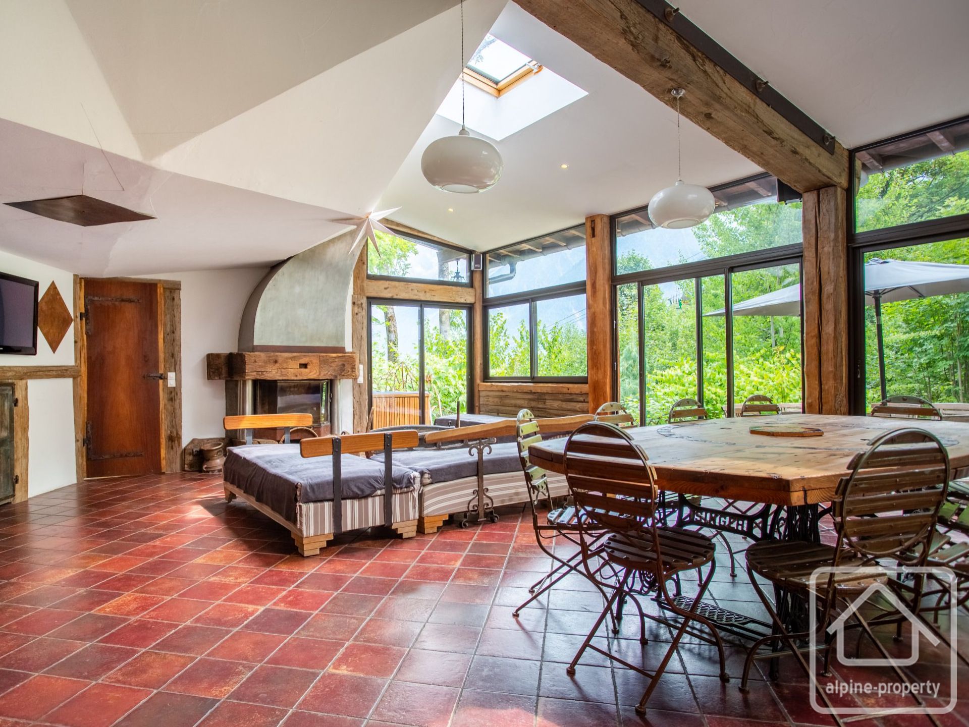 10 Bedroom Property, Walking Distance From Ski Slopes, Private Garden With Stream, Private Parking, 1 Hour From Geneva. – SOURCELH