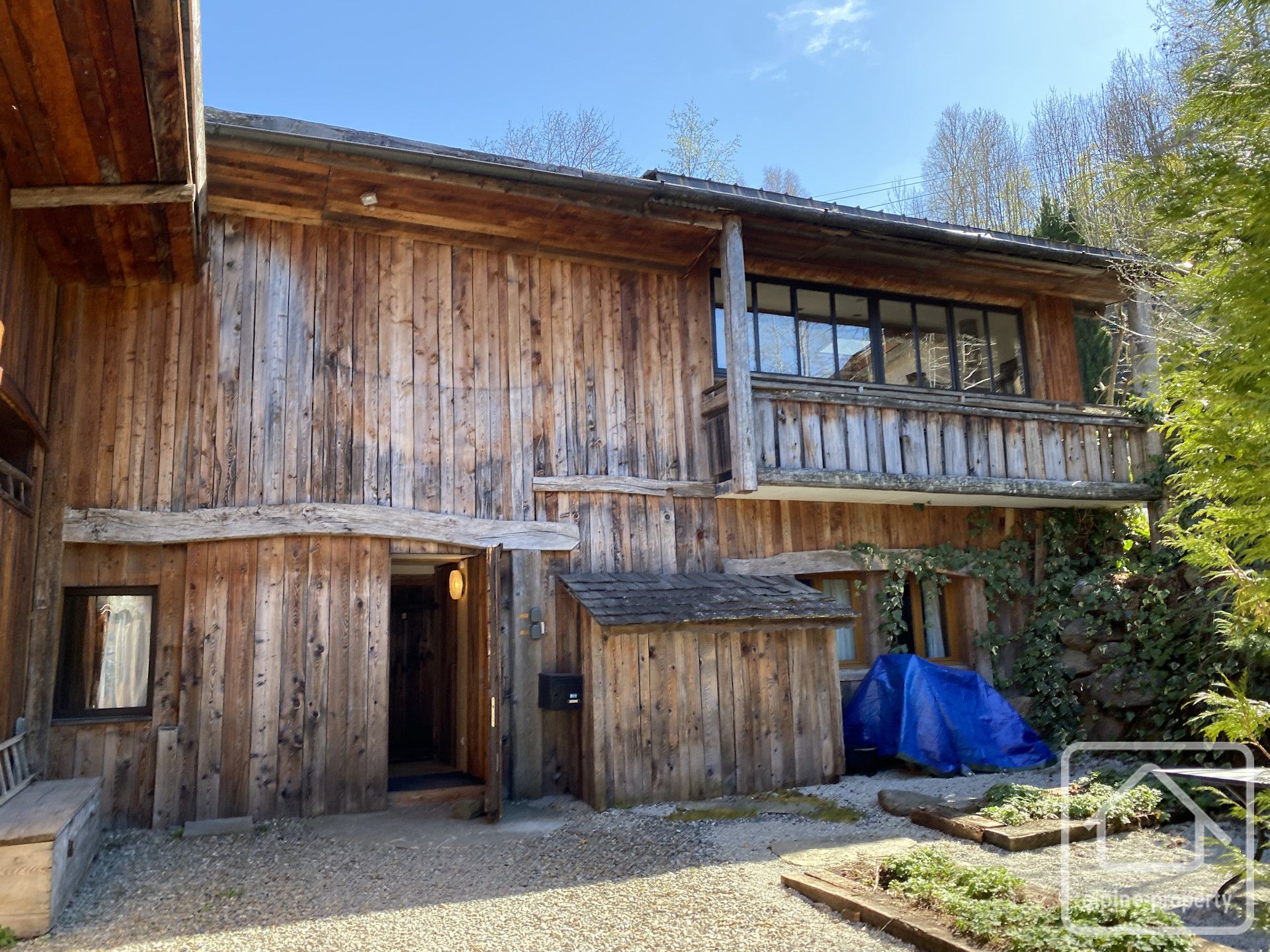 10 Bedroom Property, Walking Distance From Ski Slopes, Private Garden With Stream, Private Parking, 1 Hour From Geneva. – SOURCELH