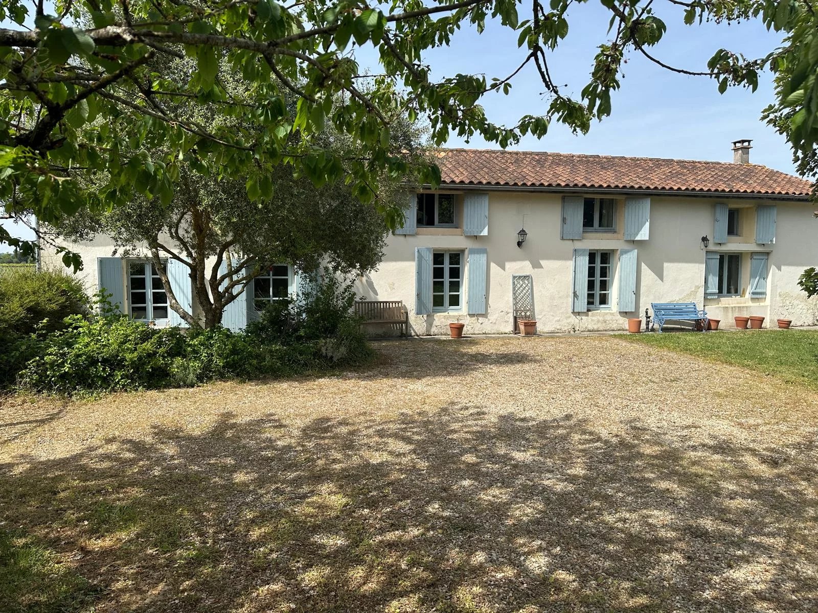 Spacious 4 bed 4 bath Charentaise with Pool Close to Village, Poitou-Charentes – France – BVI85369