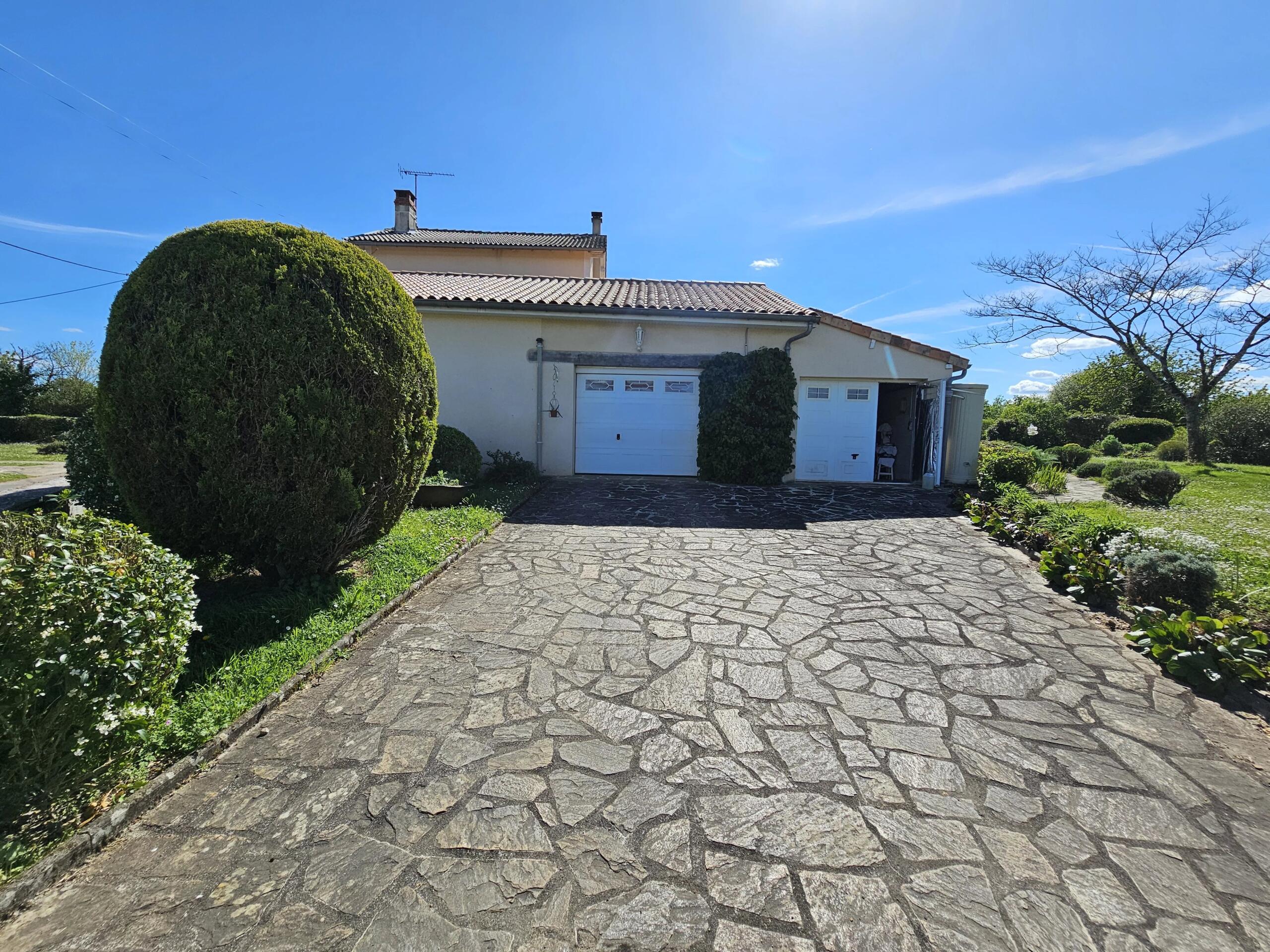 Charming 3-Bedroom Home with Guest Annexe, Cottage to Renovate & Exceptional Features, Poitou-Charentes – France – BVI85201