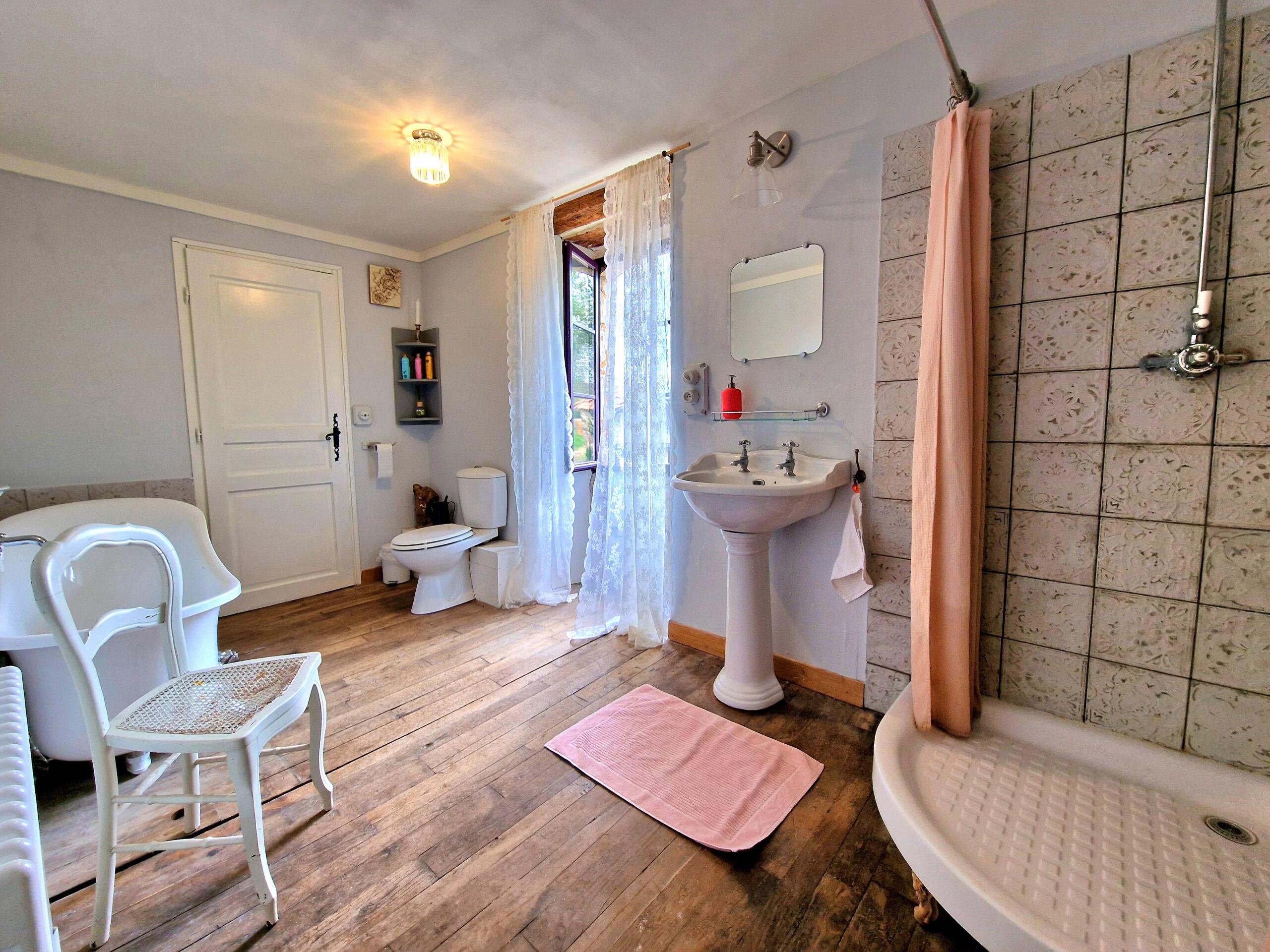 Traditional Stone House with outbuildings, land and VIEWS!, Aquitaine – France – BVI67627