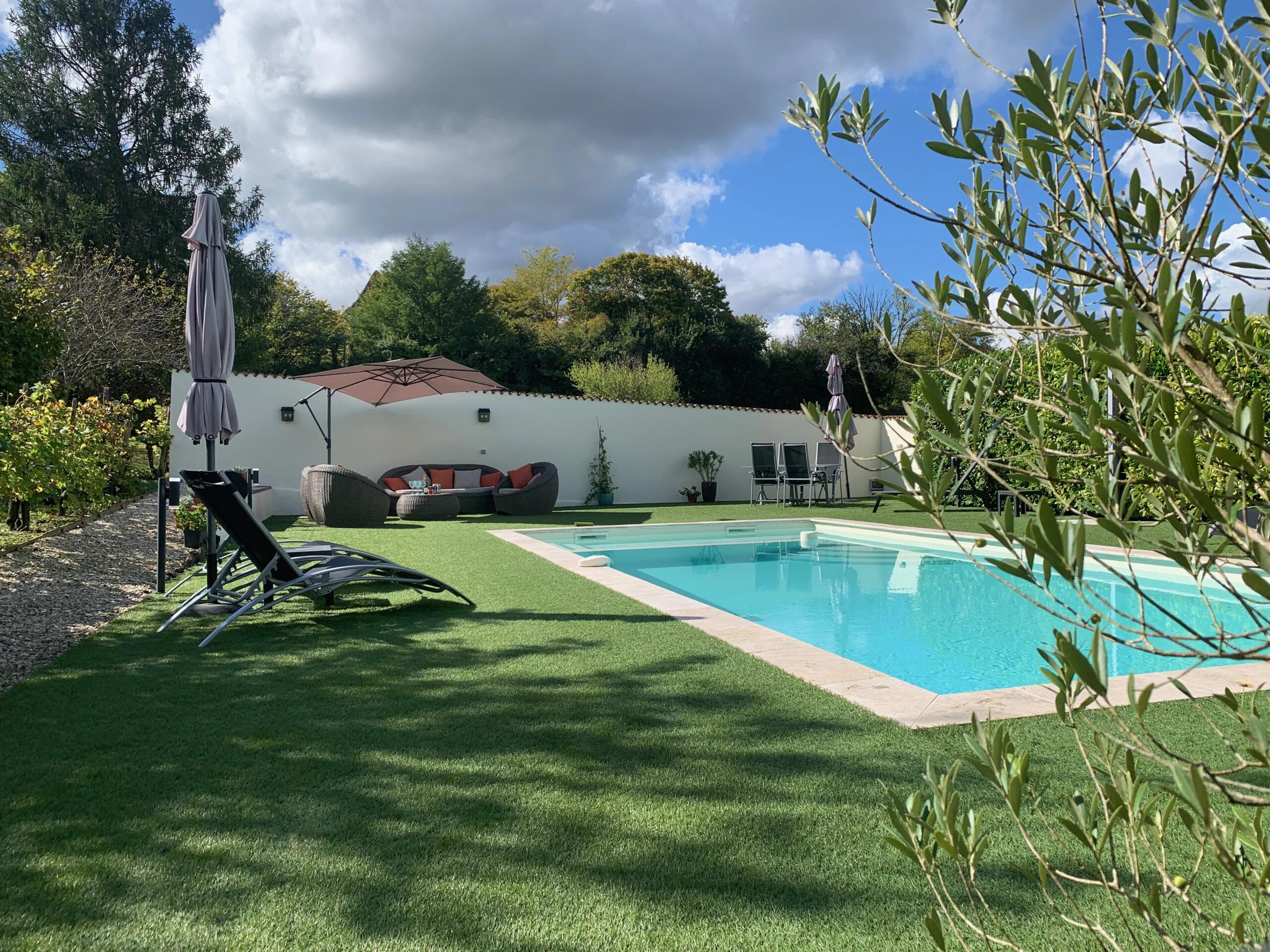 Beautifully presented 3 bed House, 2 Bed Guest House,  Pool, and Barn, Poitou-Charentes – France – BVI85381