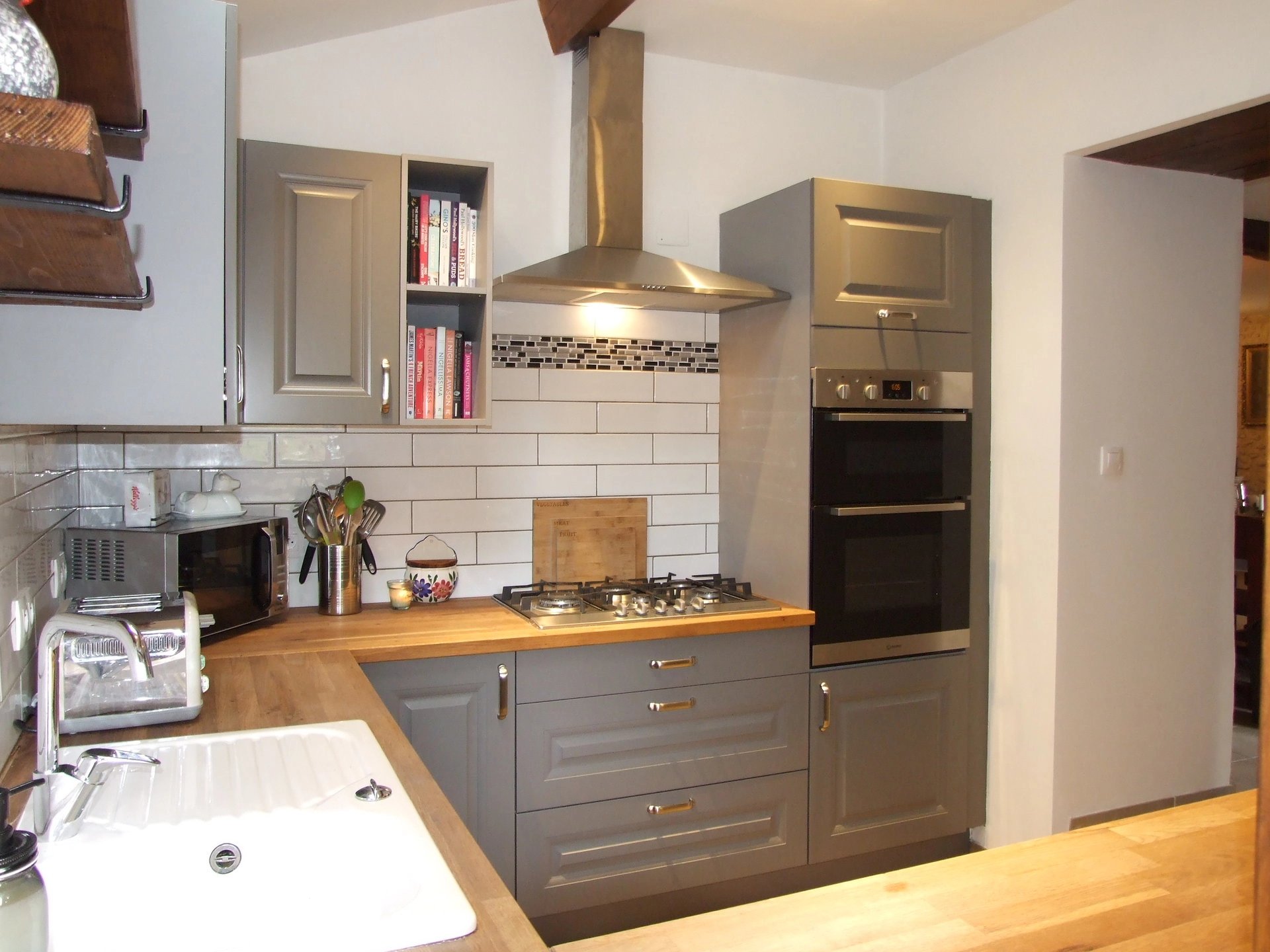Beautifully presented 3 bed House, 2 Bed Guest House,  Pool, and Barn, Poitou-Charentes – France – BVI85381