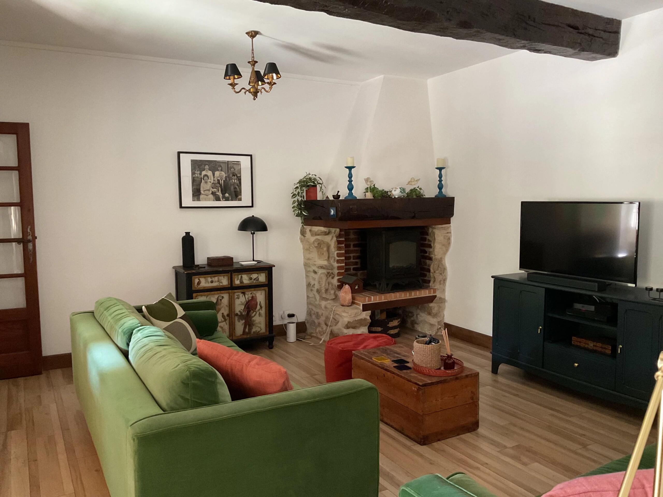 Beautifully presented 3 bed House, 2 Bed Guest House,  Pool, and Barn, Poitou-Charentes – France – BVI85381