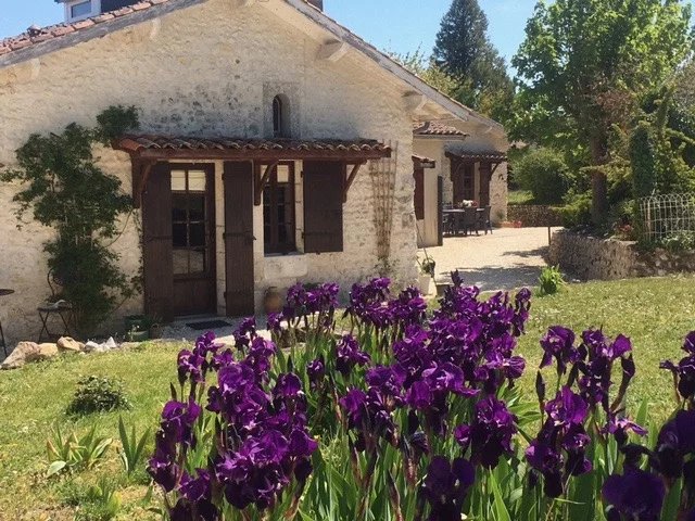 Beautifully presented 3 bed House, 2 Bed Guest House,  Pool, and Barn, Poitou-Charentes – France – BVI85381