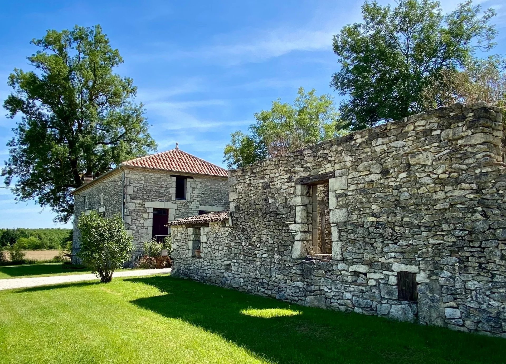 Magnificent property with 2 houses, pool, outbuildings and stunning views, Aquitaine – France – BVI75992