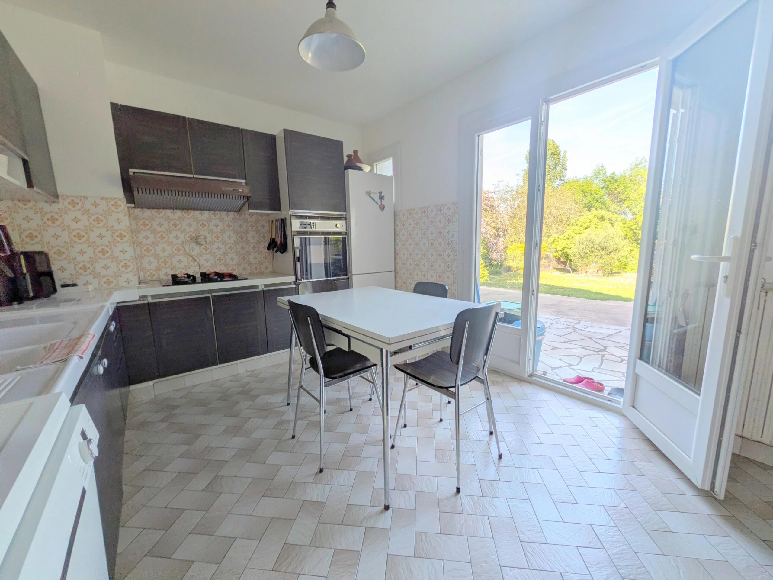 3 bed house plus 2 independent guest accommodations, Poitou-Charentes – France – BVI85419