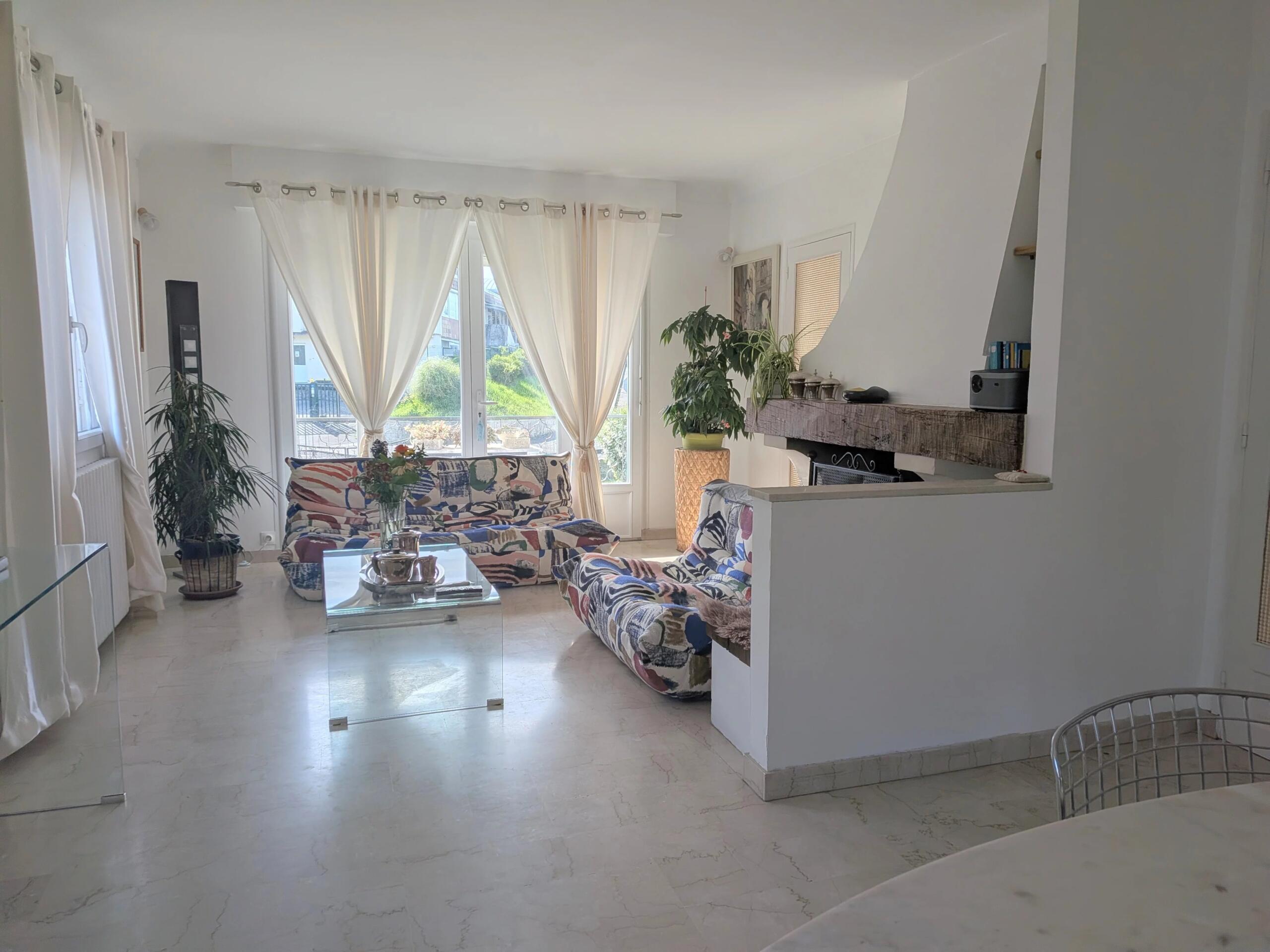 3 bed house plus 2 independent guest accommodations, Poitou-Charentes – France – BVI85419